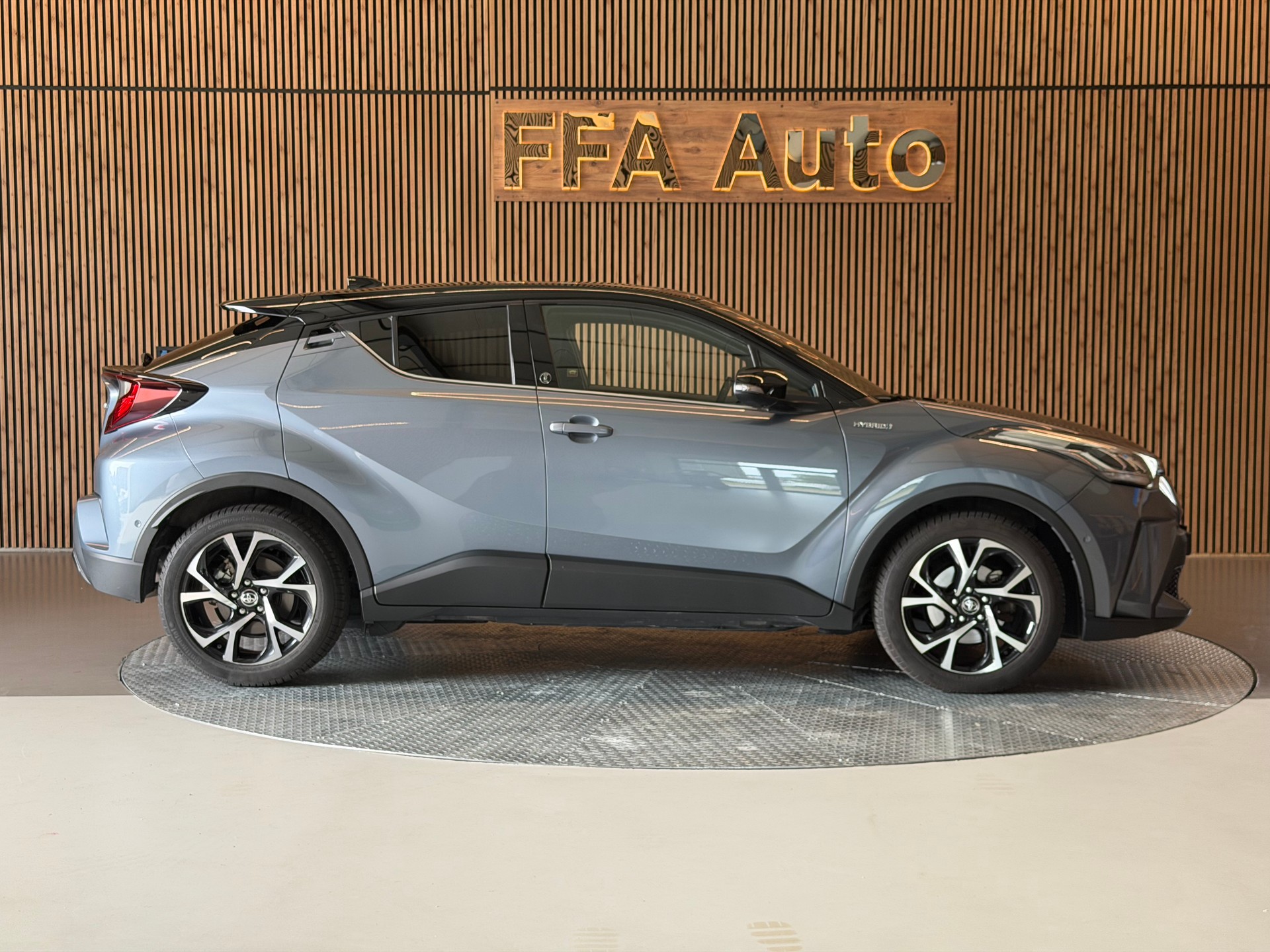 TOYOTA C-HR 2.0 VVTi HSD Trend-showroom-element-3