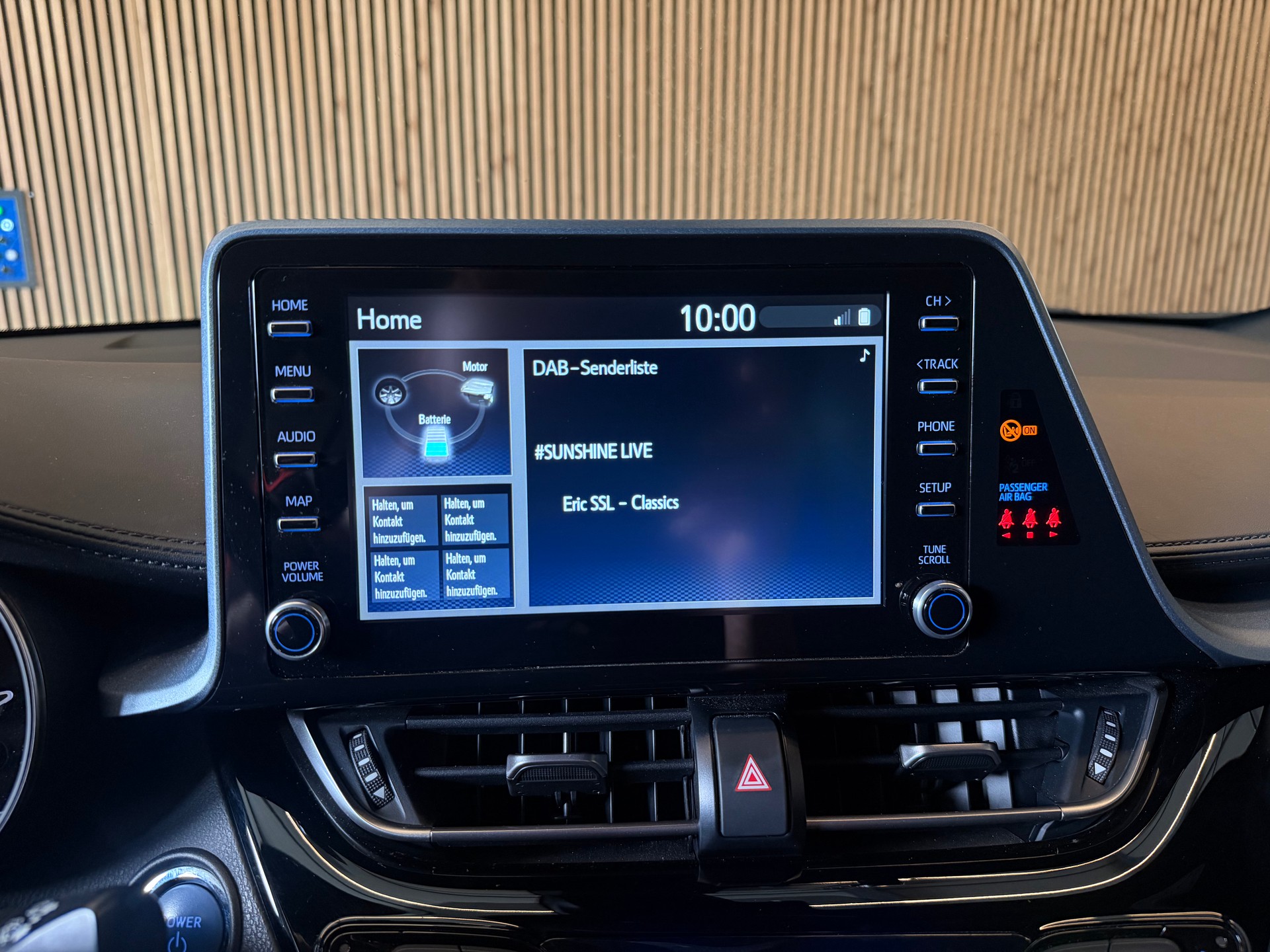 TOYOTA C-HR 2.0 VVTi HSD Trend-image-16