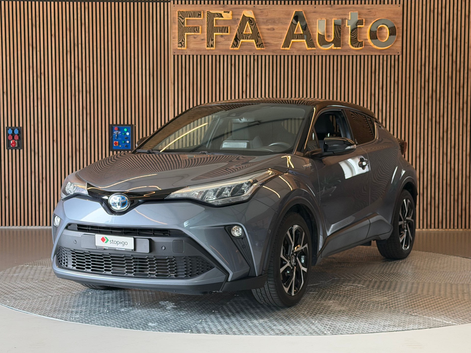 TOYOTA C-HR 2.0 VVTi HSD Trend