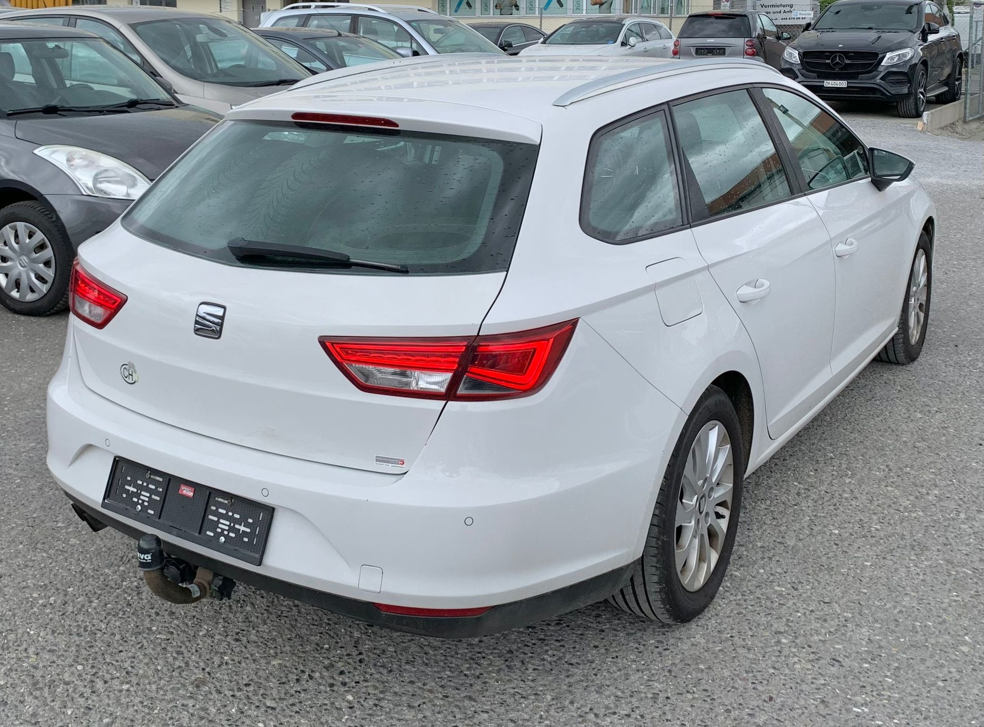 SEAT Leon ST 1.6 TDI Style 4Drive 4X4 (Klimatronik * Alufelgen * Sensoren * Multilenkrad * Led * Navigation * AHK * BO5)-image-4