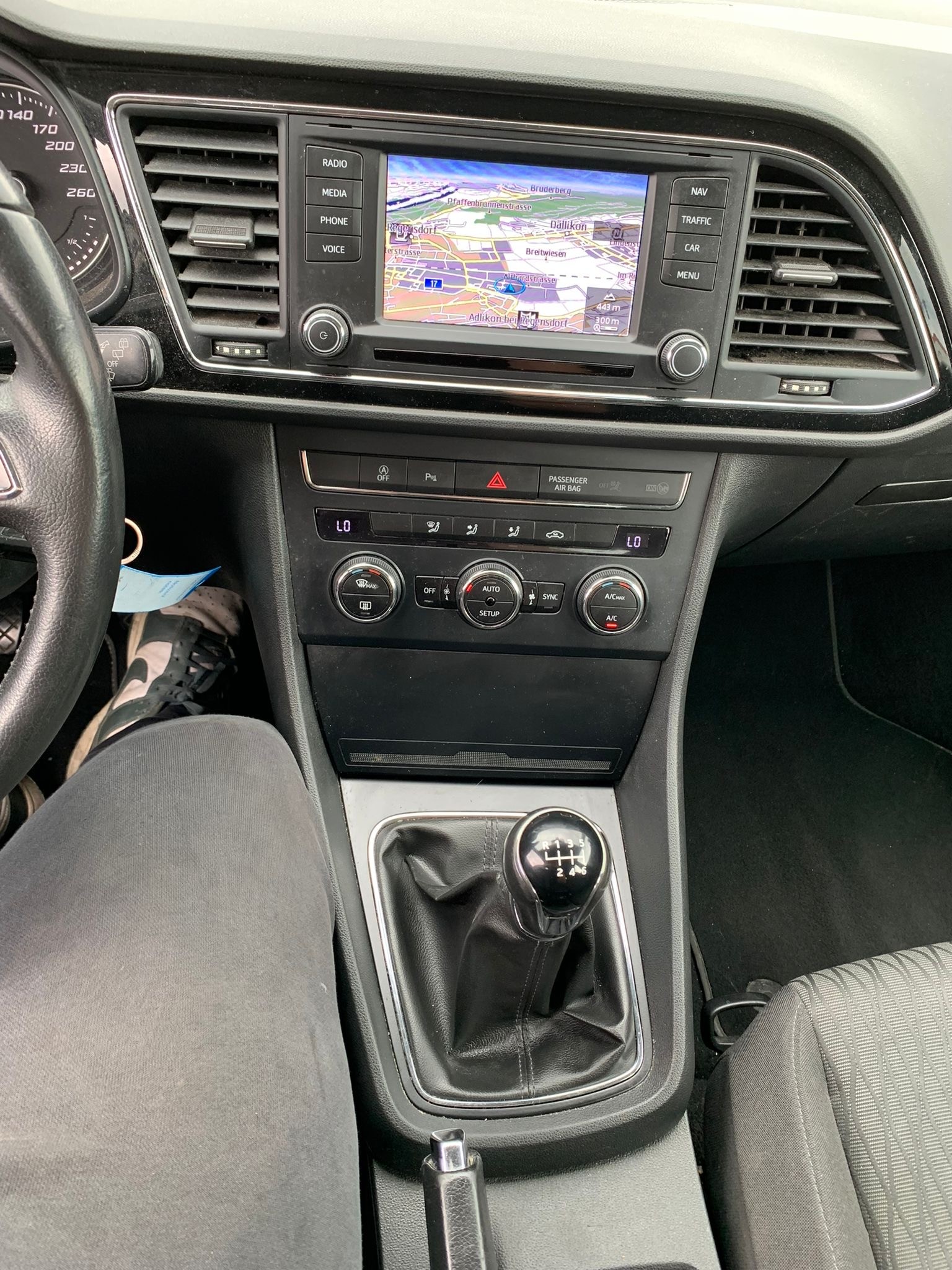 SEAT Leon ST 1.6 TDI Style 4Drive 4X4 (Klimatronik * Alufelgen * Sensoren * Multilenkrad * Led * Navigation * AHK * BO5)-image-10
