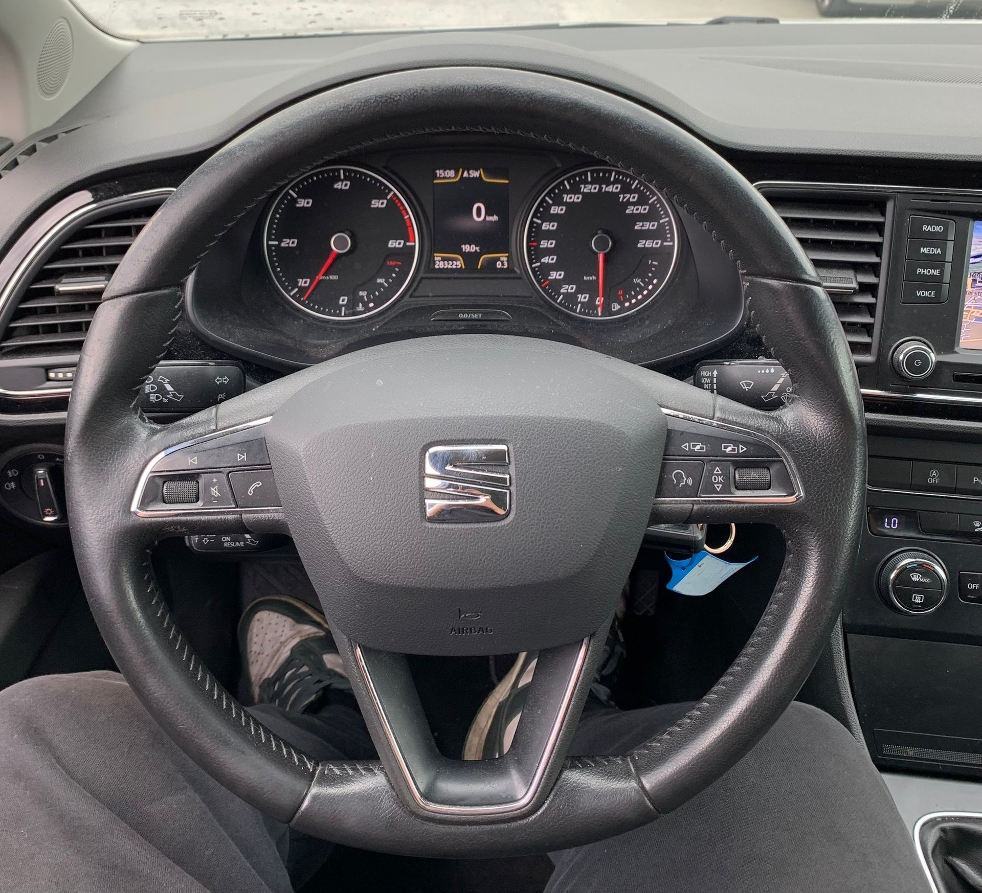 SEAT Leon ST 1.6 TDI Style 4Drive 4X4 (Klimatronik * Alufelgen * Sensoren * Multilenkrad * Led * Navigation * AHK * BO5)-image-9