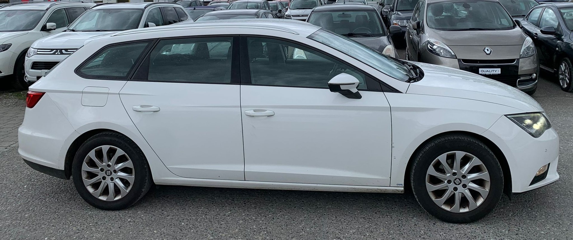 SEAT Leon ST 1.6 TDI Style 4Drive 4X4 (Klimatronik * Alufelgen * Sensoren * Multilenkrad * Led * Navigation * AHK * BO5)-image-6