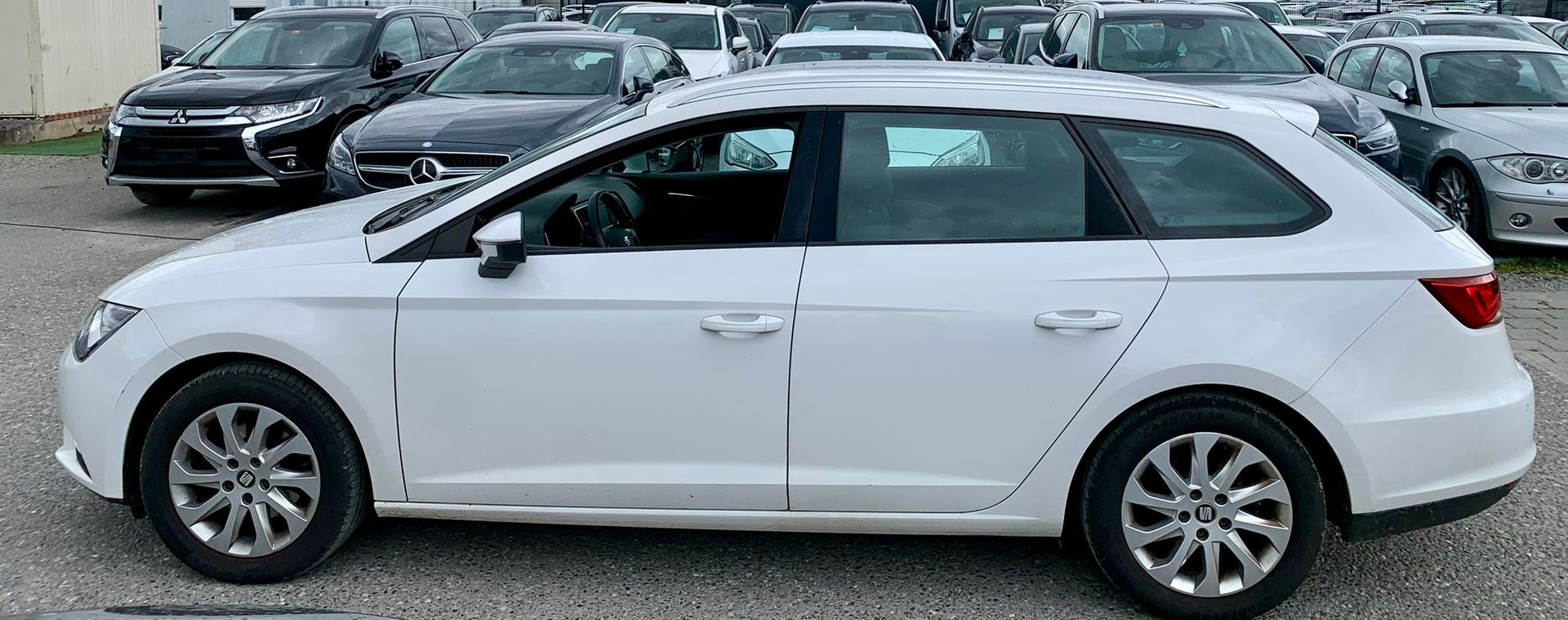SEAT Leon ST 1.6 TDI Style 4Drive 4X4 (Klimatronik * Alufelgen * Sensoren * Multilenkrad * Led * Navigation * AHK * BO5)-image-5