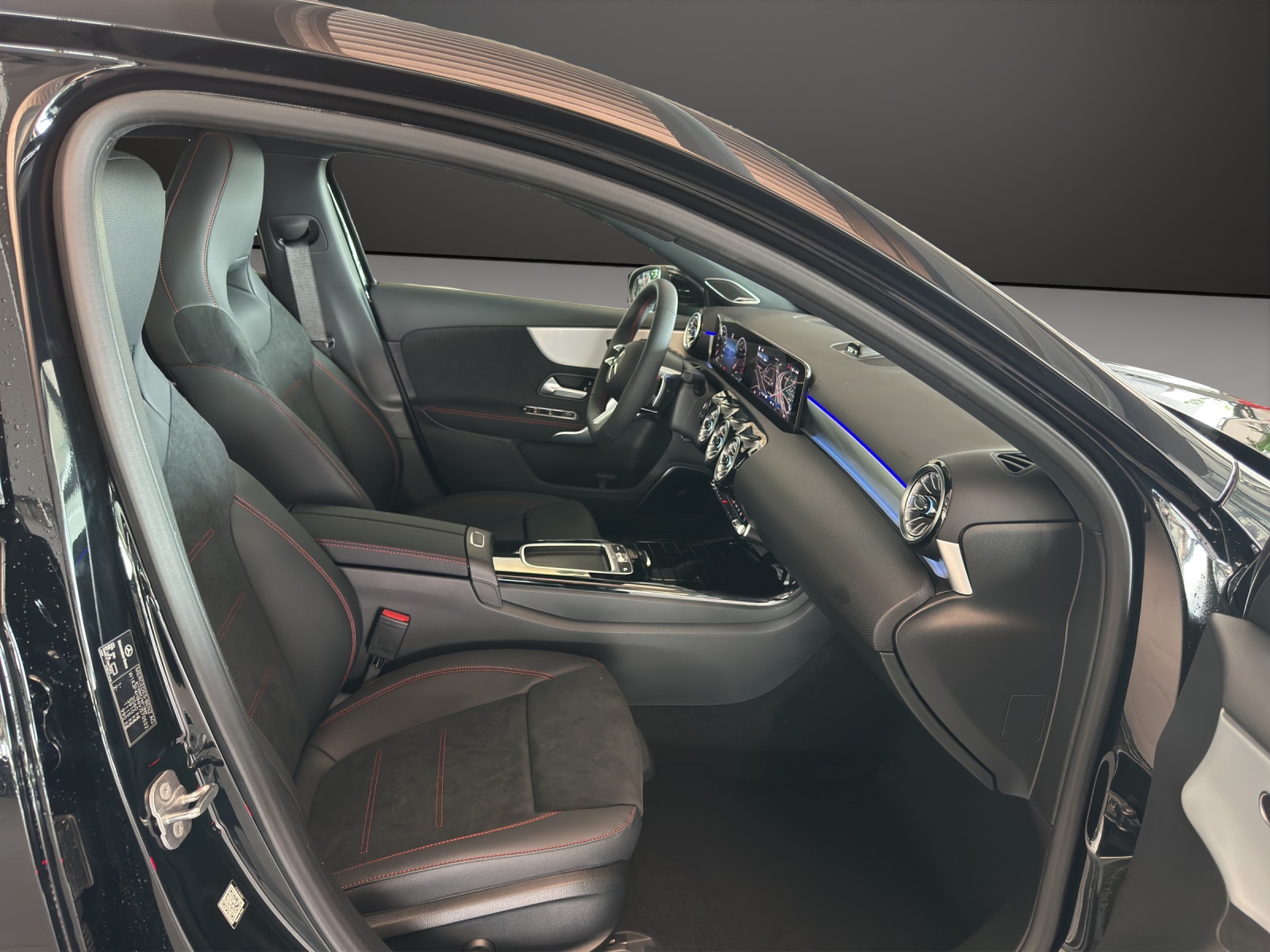 MERCEDES-BENZ A 250 4Matic 8G-DCT-image-10