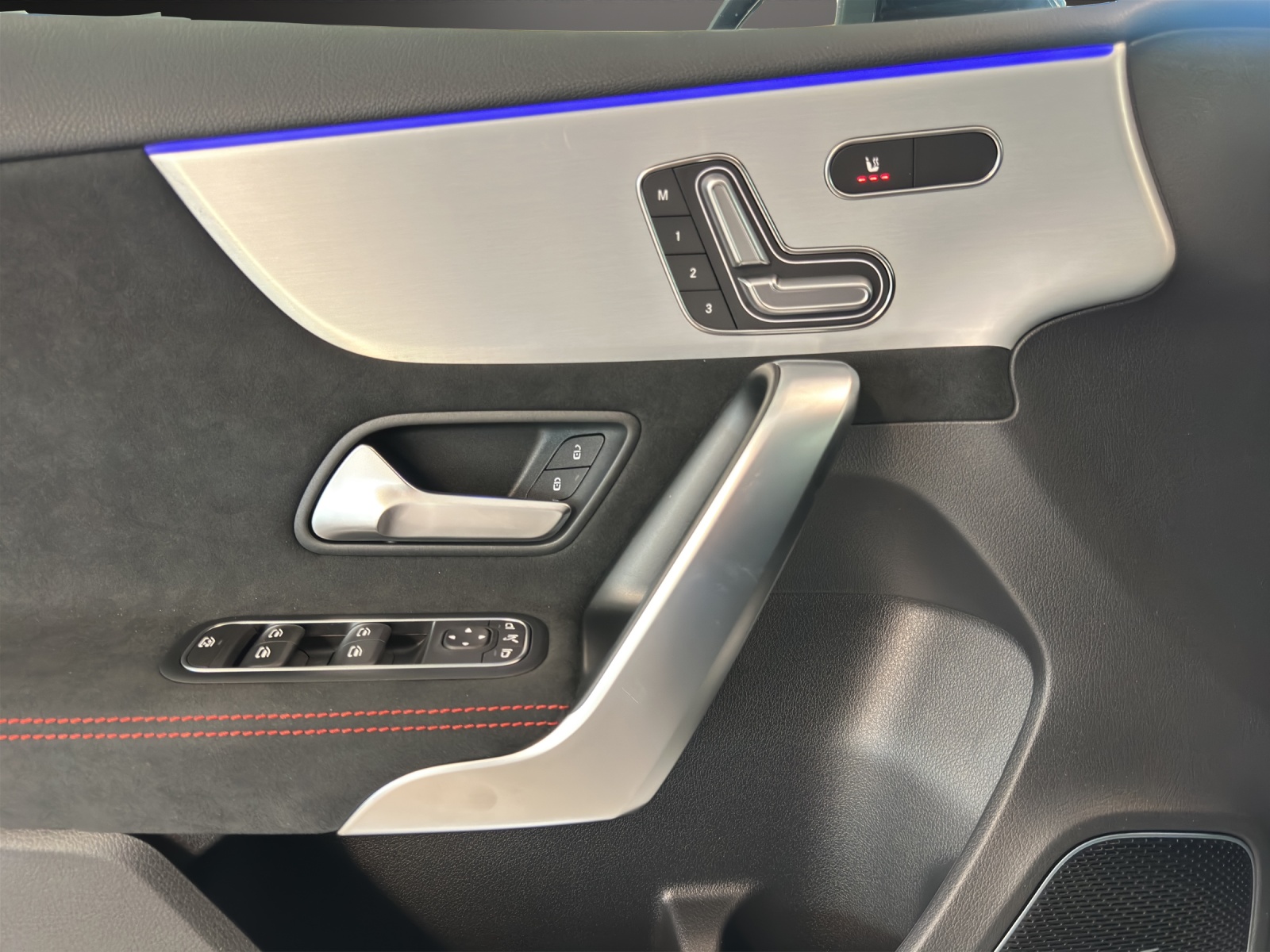 MERCEDES-BENZ A 250 4Matic 8G-DCT-image-12
