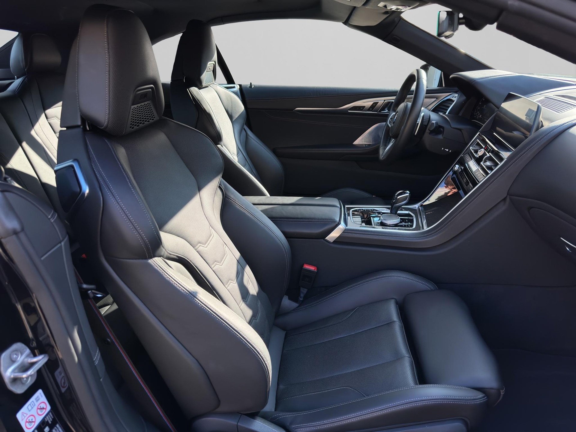 BMW M850i xDrive Cabriolet-image-19