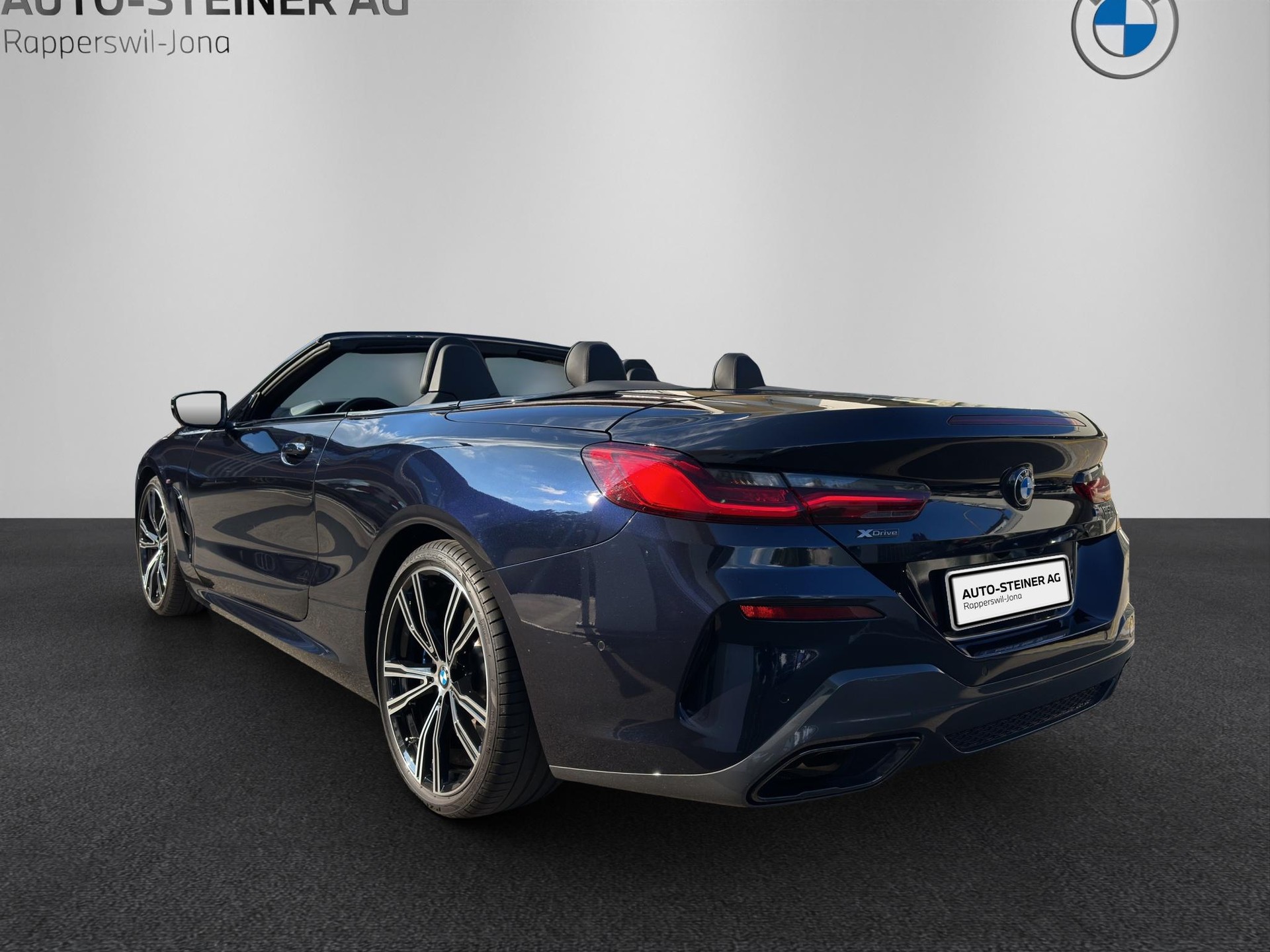 BMW M850i xDrive Cabriolet-showroom-element-2