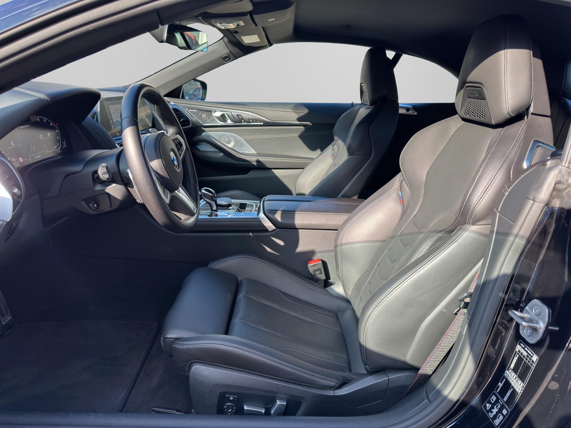 BMW M850i xDrive Cabriolet-image-11