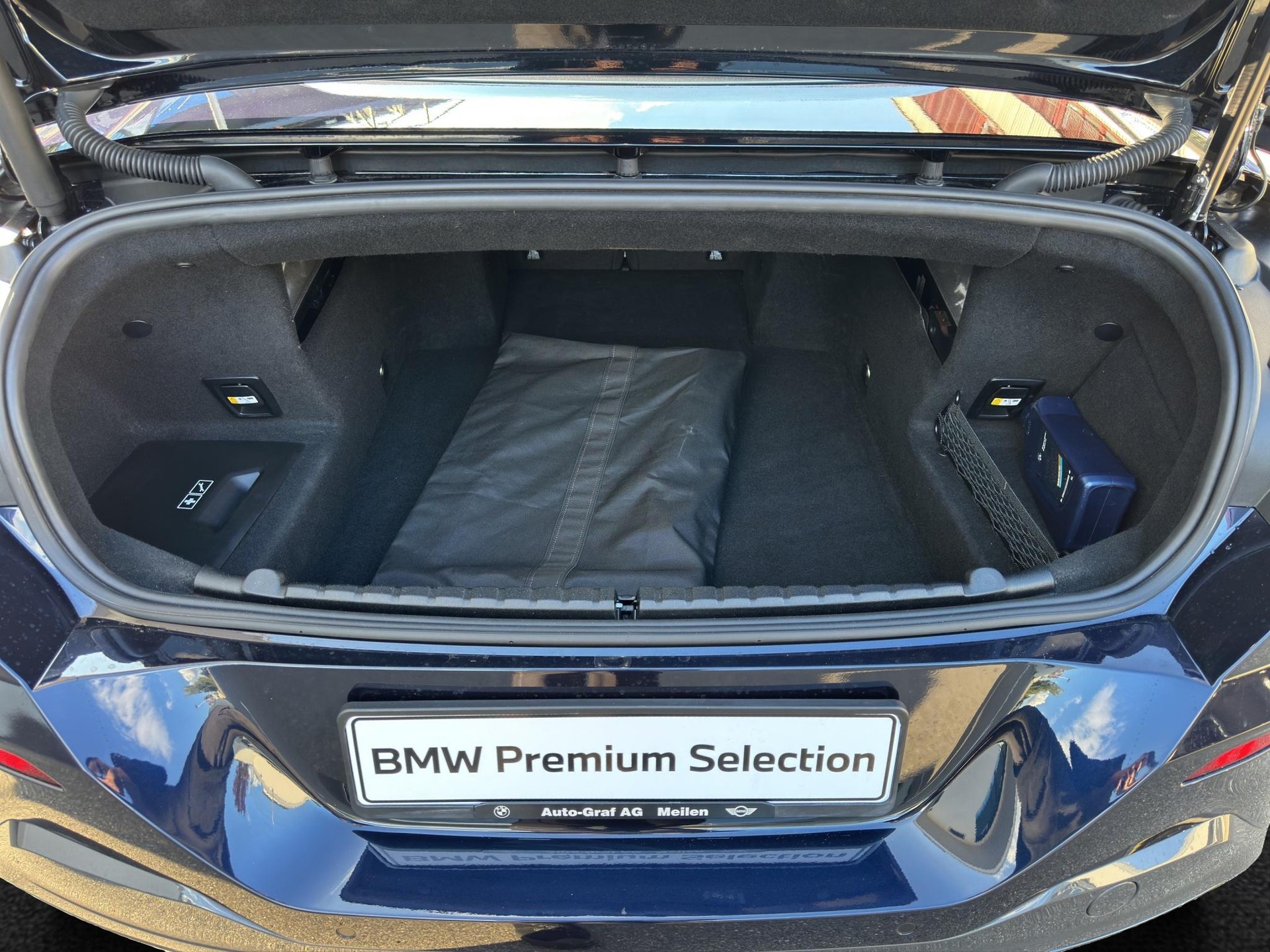 BMW M850i xDrive Cabriolet-image-22