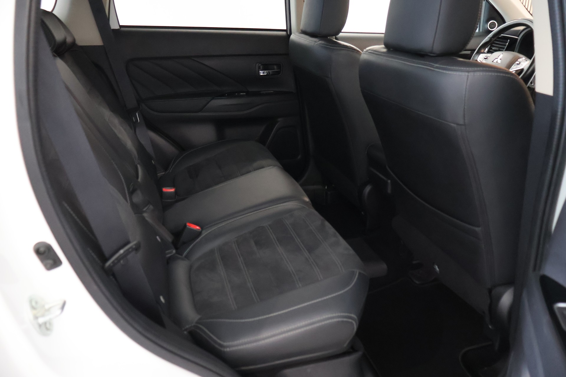 MITSUBISHI Outlander 2.0 PHEV Style 4WD Automatic-image-13