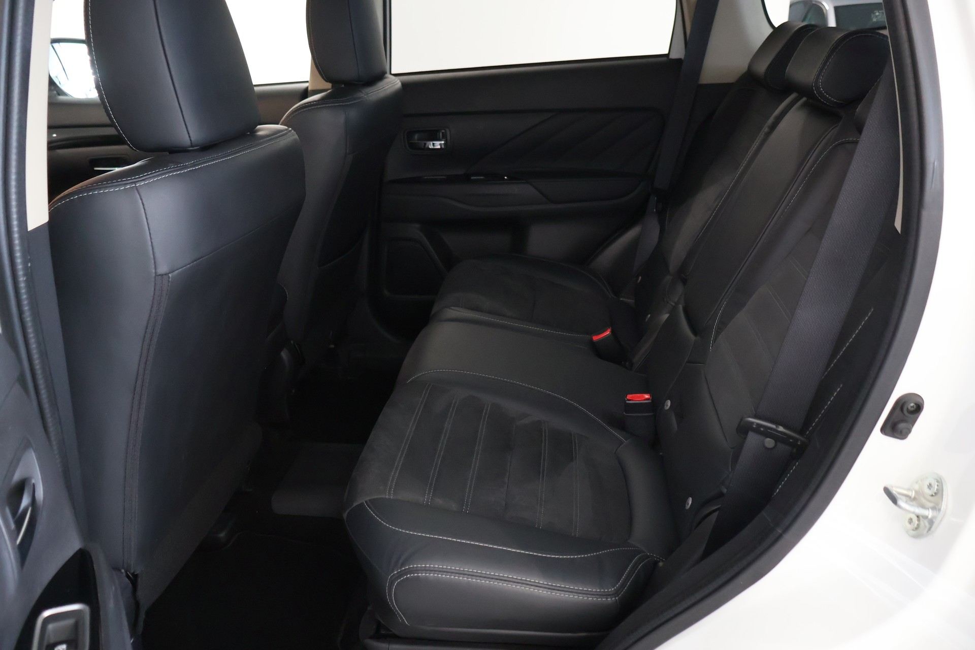 MITSUBISHI Outlander 2.0 PHEV Style 4WD Automatic-image-11