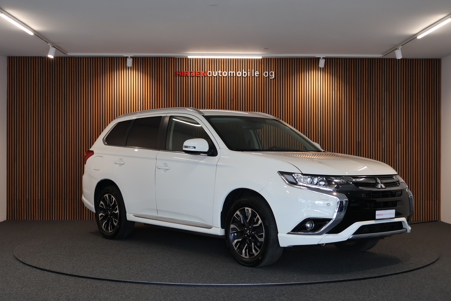 MITSUBISHI Outlander 2.0 PHEV Style 4WD Automatic-image-6