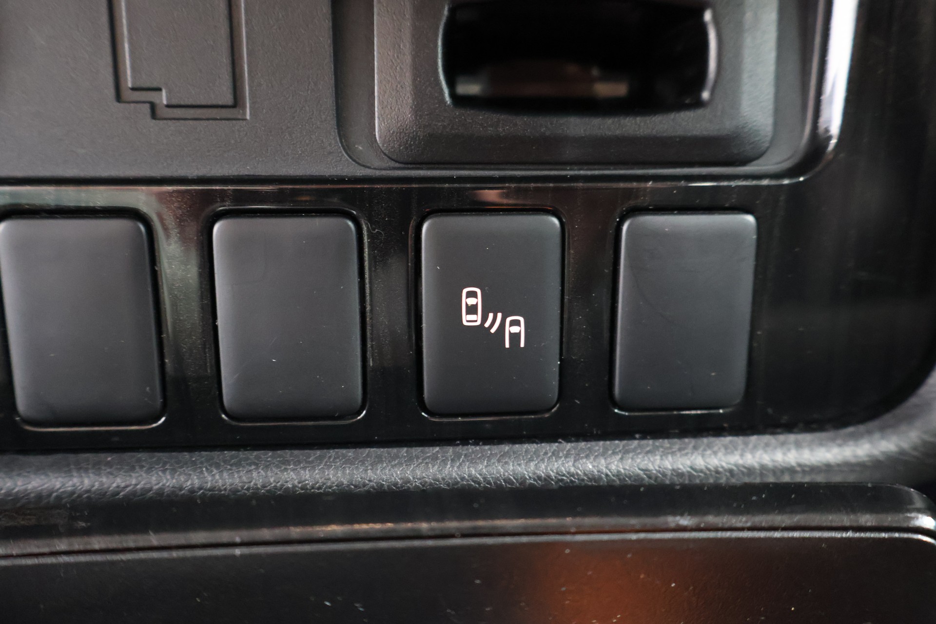 MITSUBISHI Outlander 2.0 PHEV Style 4WD Automatic-image-28