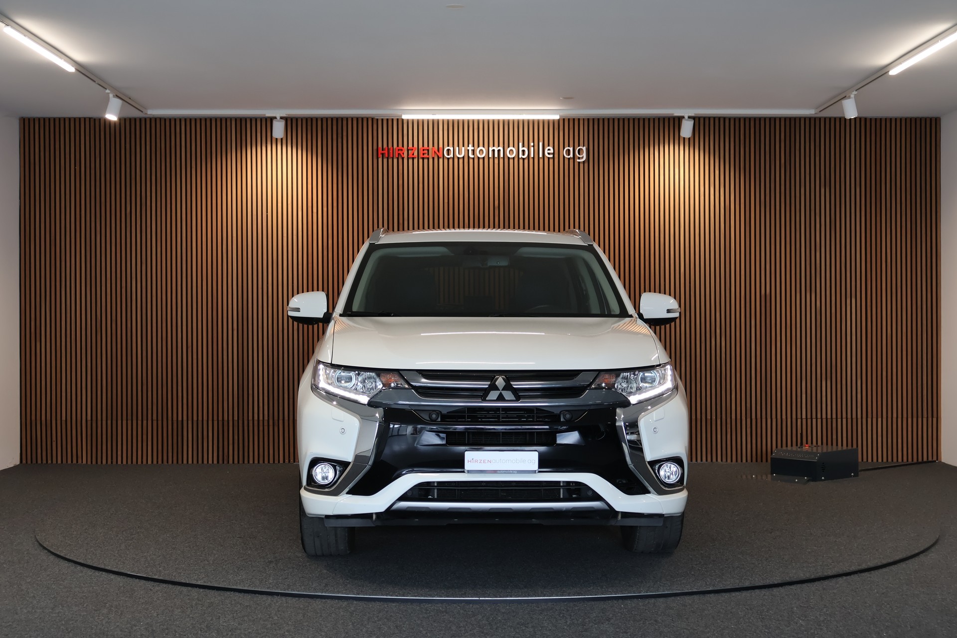 MITSUBISHI Outlander 2.0 PHEV Style 4WD Automatic-image-7