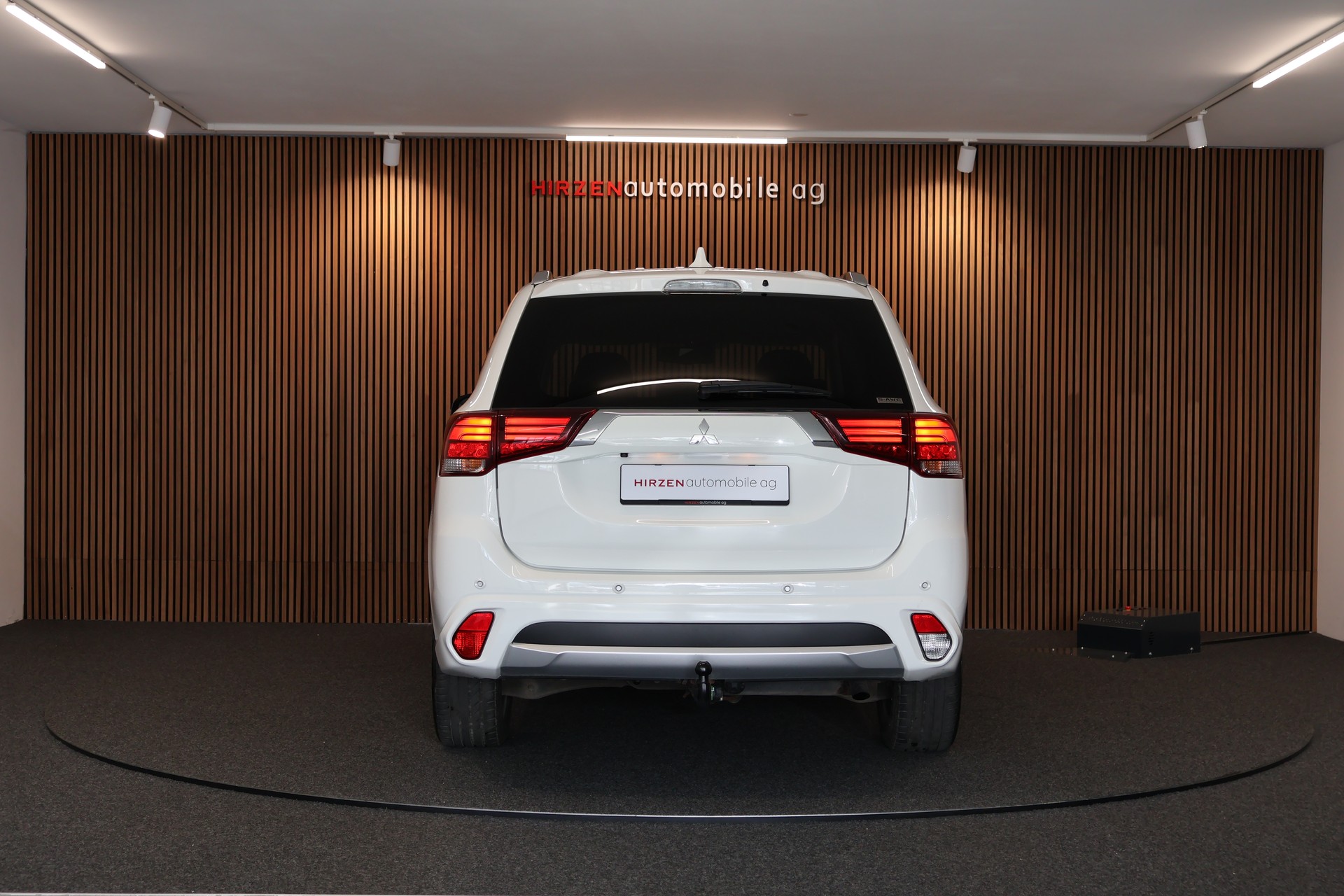 MITSUBISHI Outlander 2.0 PHEV Style 4WD Automatic-image-3