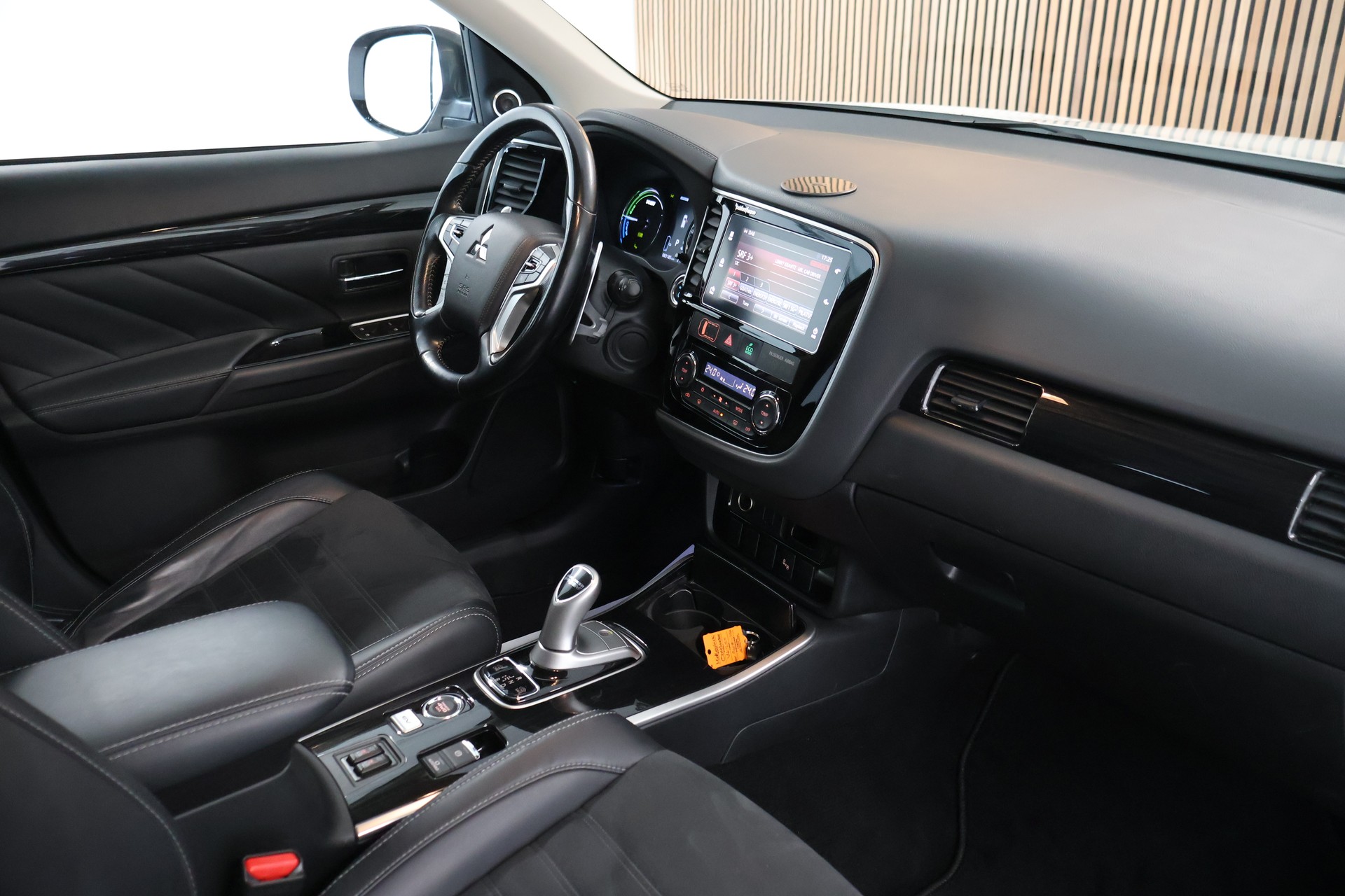 MITSUBISHI Outlander 2.0 PHEV Style 4WD Automatic-image-14