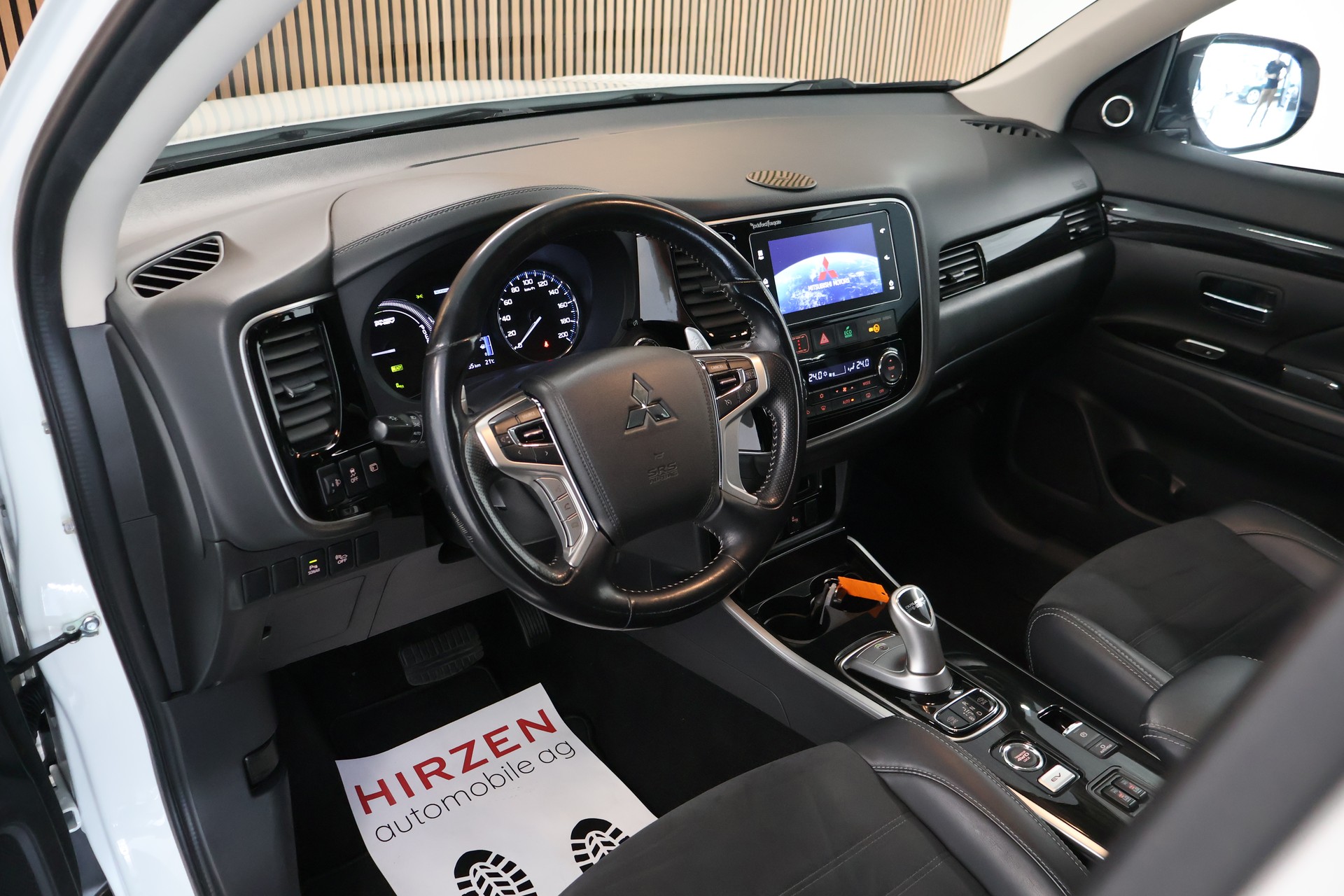 MITSUBISHI Outlander 2.0 PHEV Style 4WD Automatic-image-9