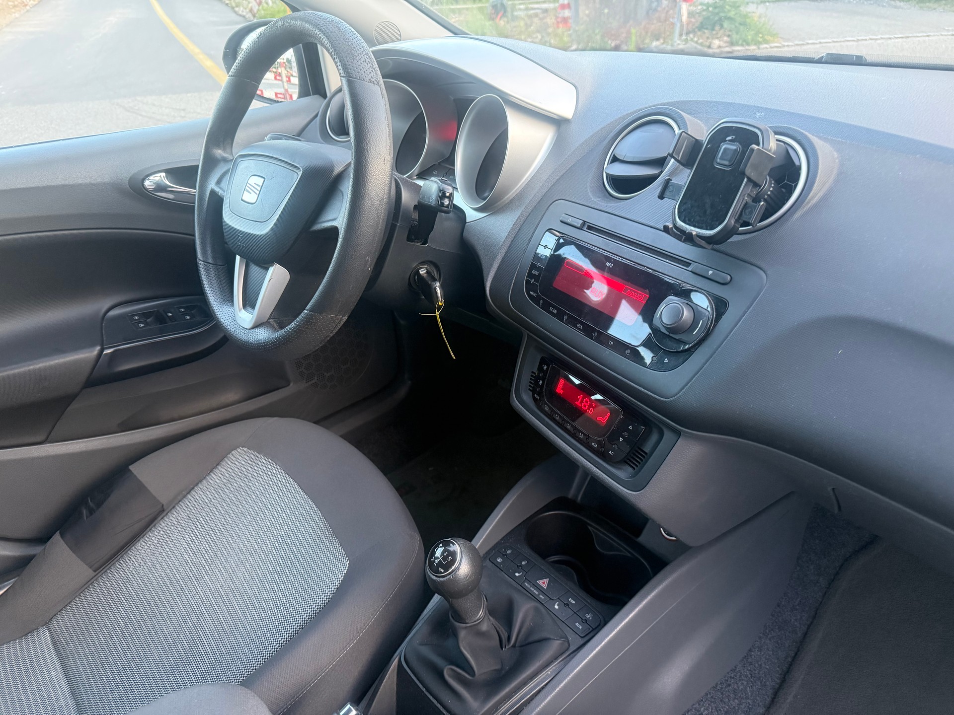 SEAT Ibiza 1.6 Sport-image-10