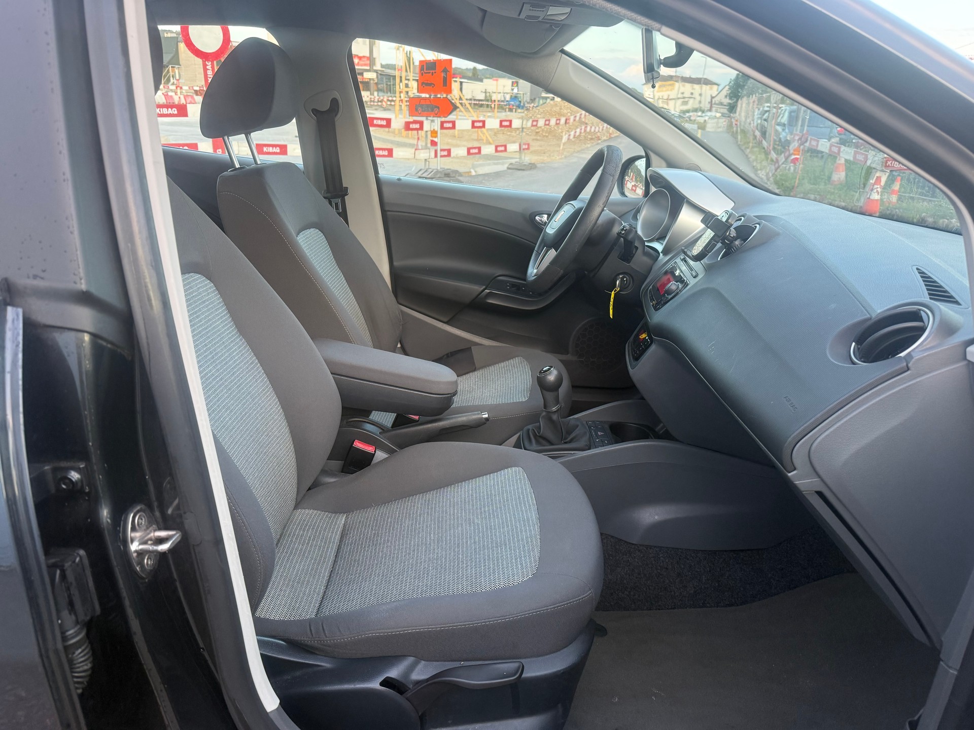 SEAT Ibiza 1.6 Sport-image-11