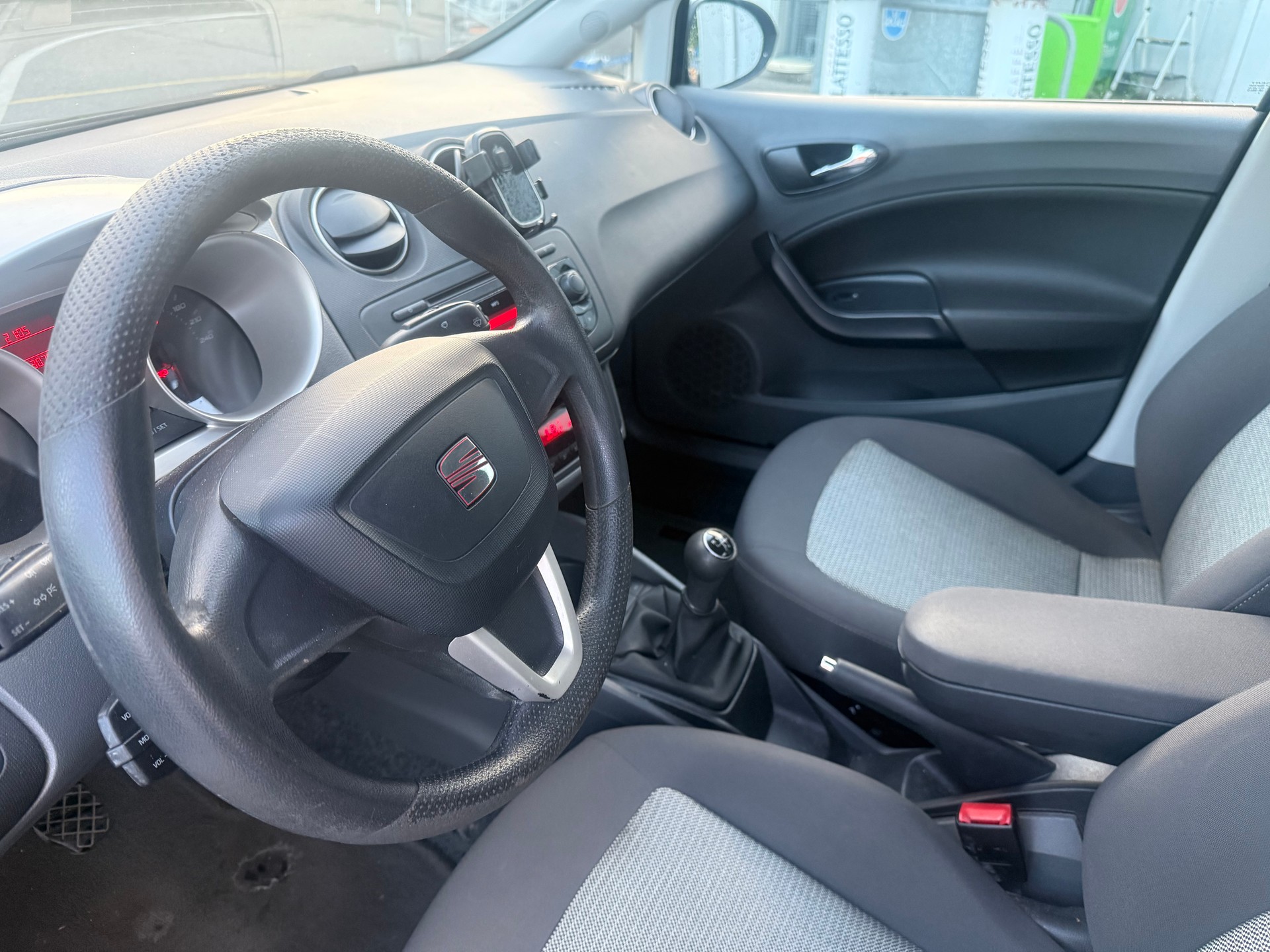 SEAT Ibiza 1.6 Sport-image-9