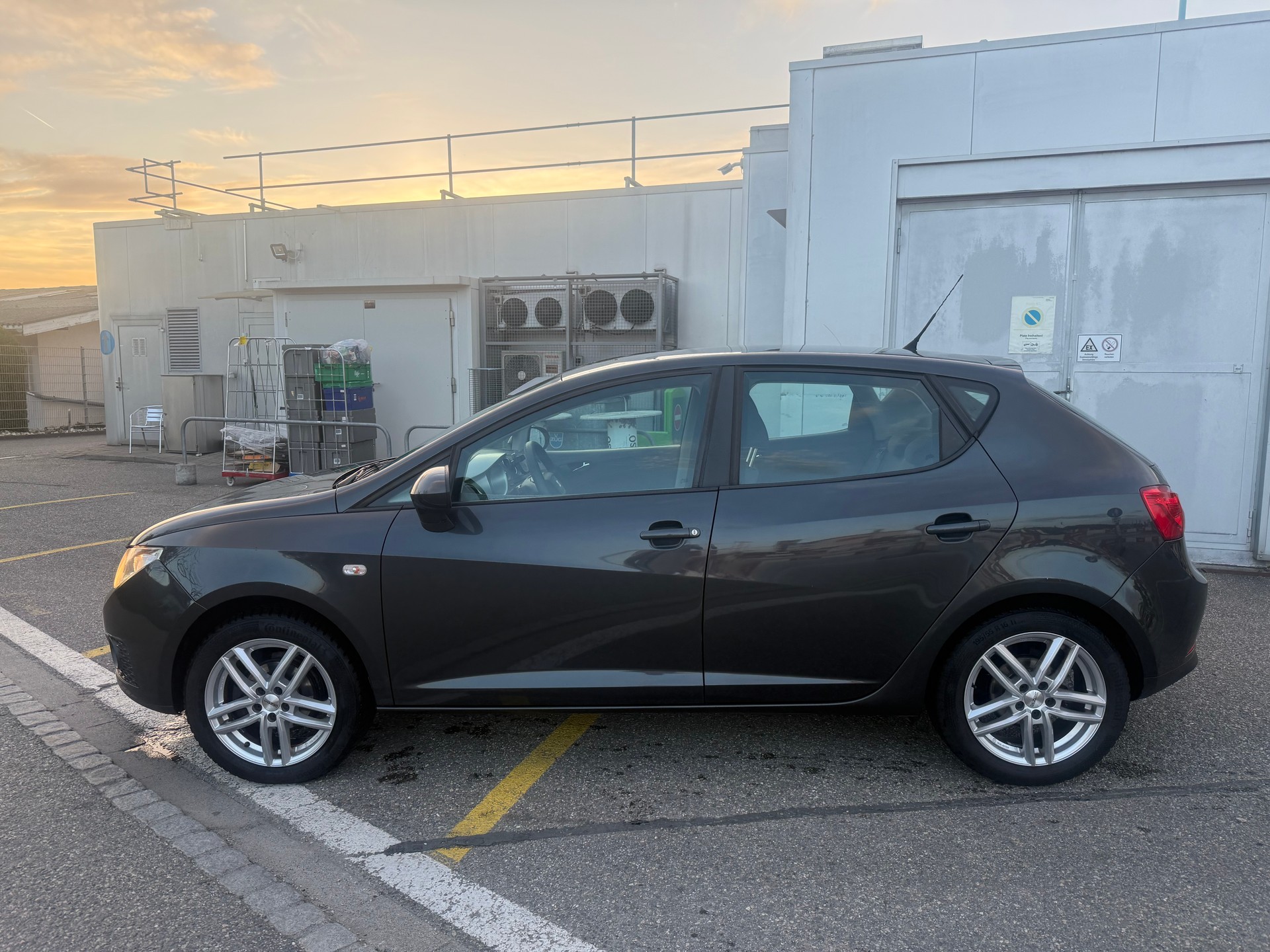 SEAT Ibiza 1.6 Sport-image-2