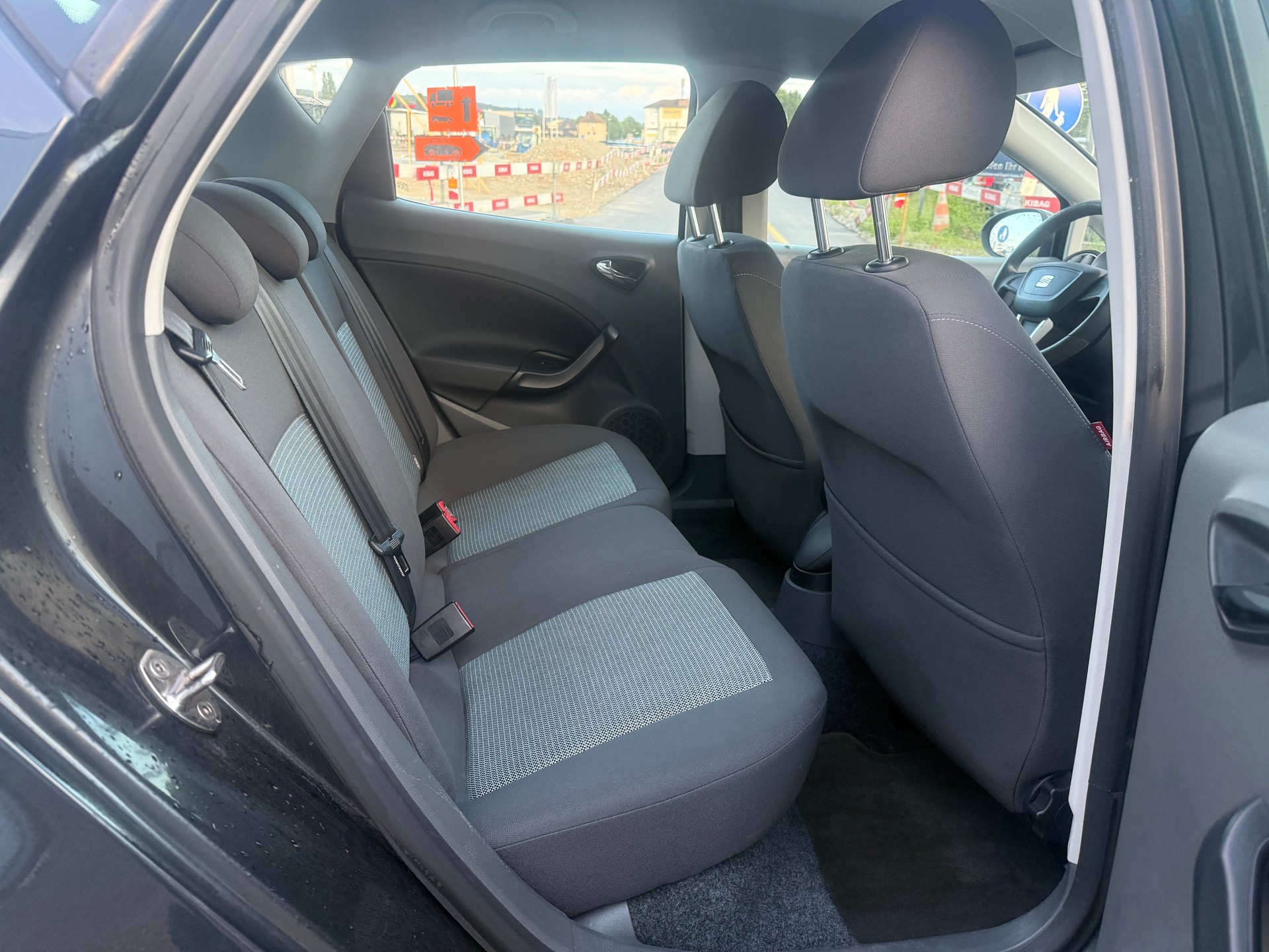 SEAT Ibiza 1.6 Sport-image-12