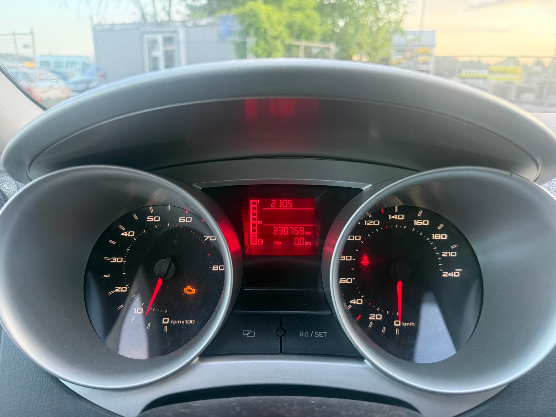 SEAT Ibiza 1.6 Sport-image-13
