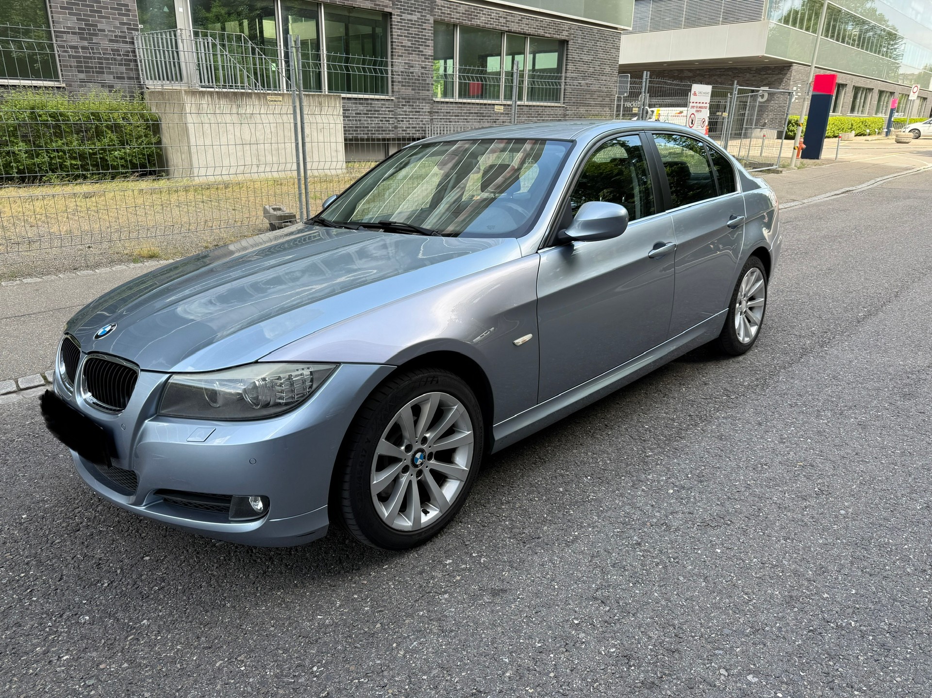 BMW 330d xDrive Aut. LCI*1.HAND*Top-ZUSTAND*-image-0