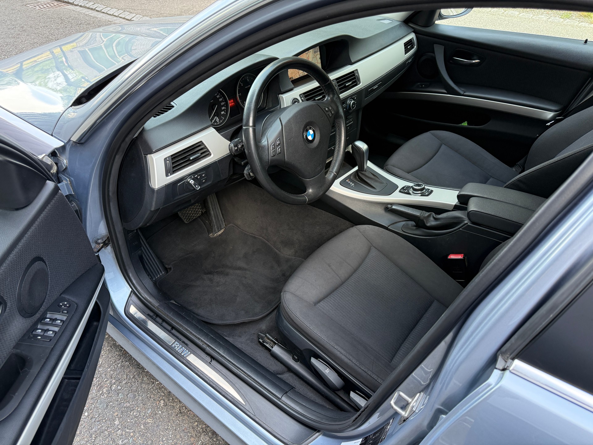 BMW 330d xDrive Aut. LCI*1.HAND*Top-ZUSTAND*-image-4