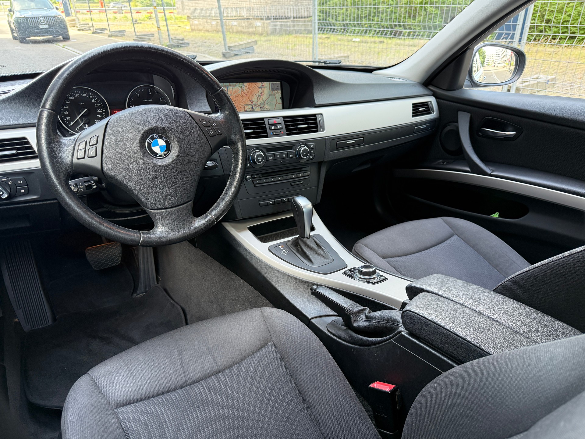 BMW 330d xDrive Aut. LCI*1.HAND*Top-ZUSTAND*-image-5