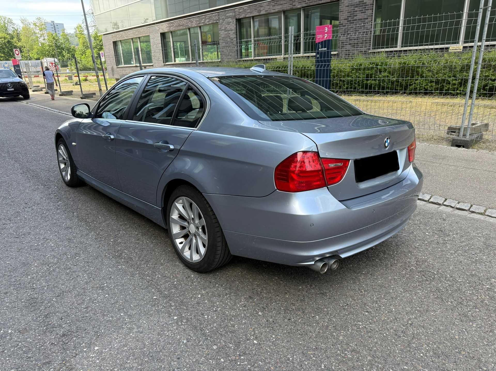 BMW 330d xDrive Aut. LCI*1.HAND*Top-ZUSTAND*-image-3