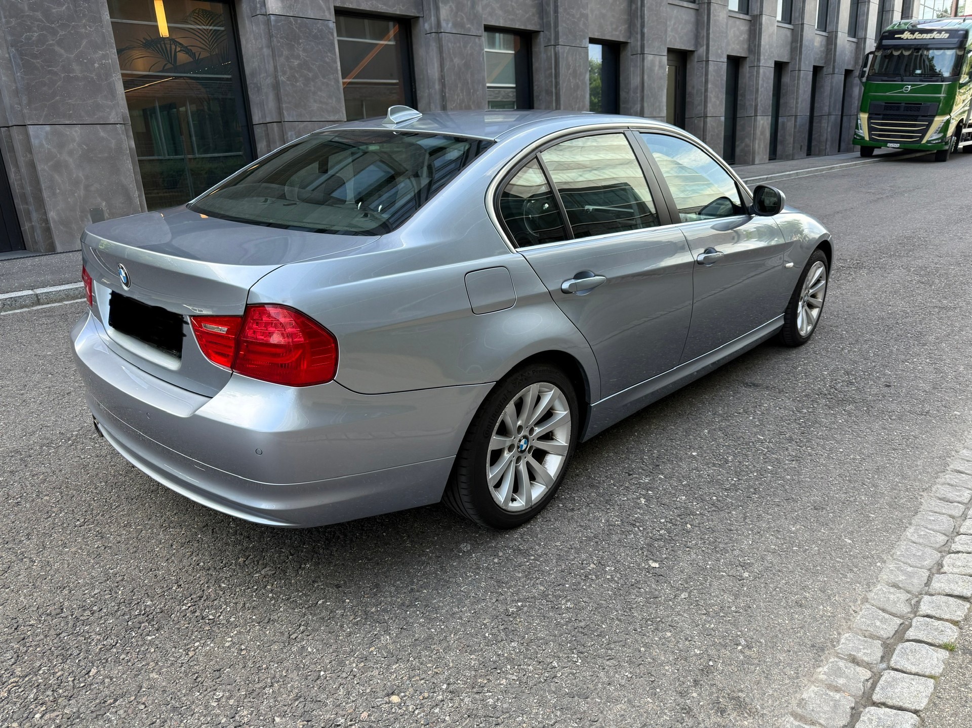 BMW 330d xDrive Aut. LCI*1.HAND*Top-ZUSTAND*-image-2