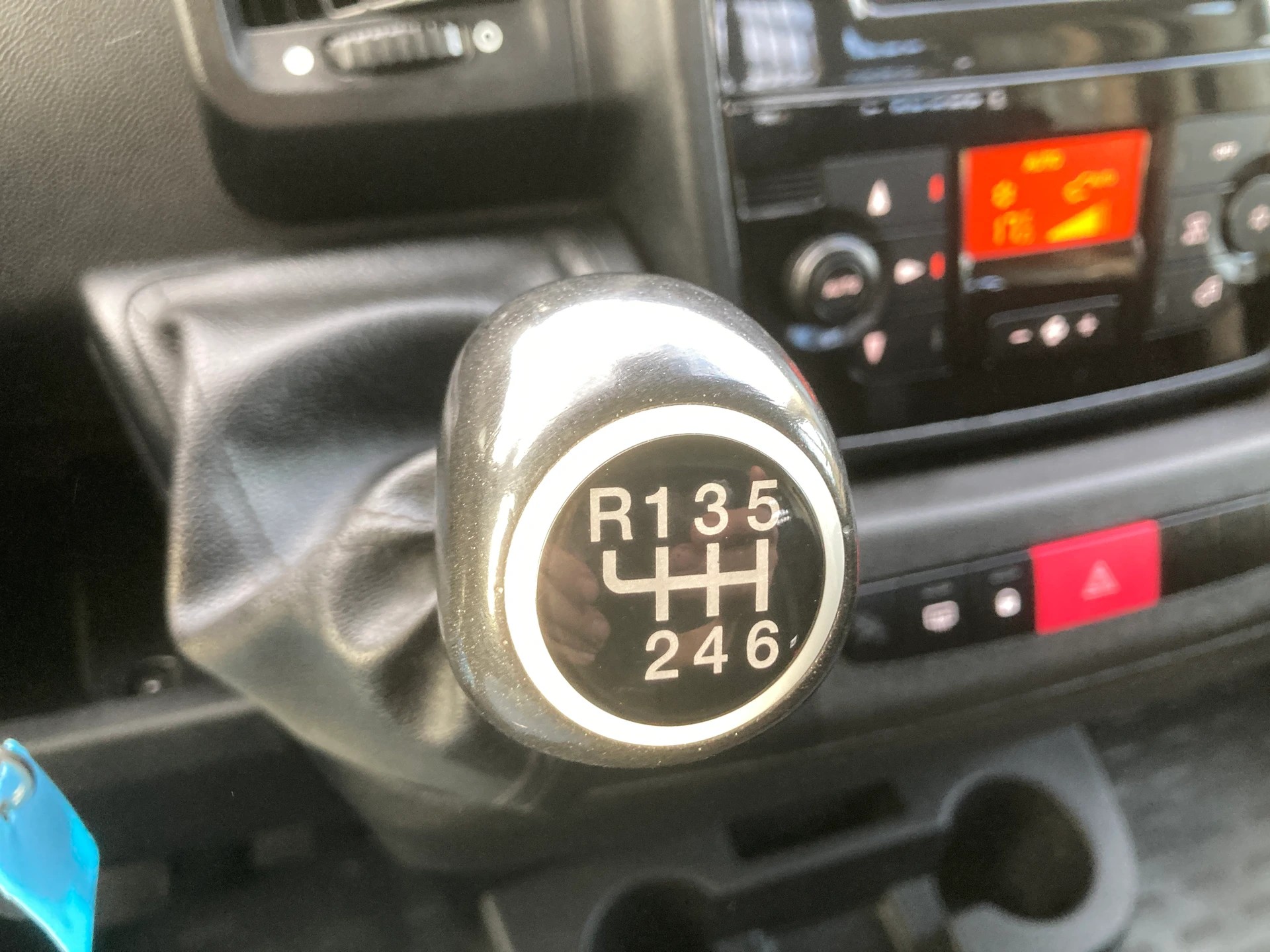 PEUGEOT Boxer 2.2 HDI 335 Pro L3 Brücke mit Anhängerkupplung-image-11