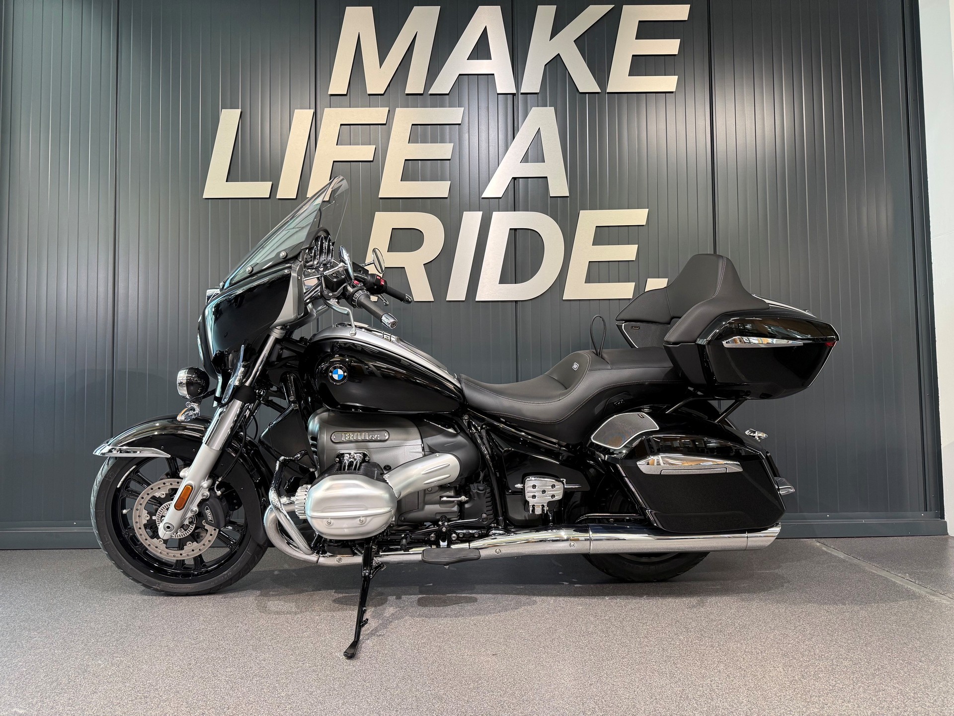 BMW R 18 Transcontinental-showroom-element-2
