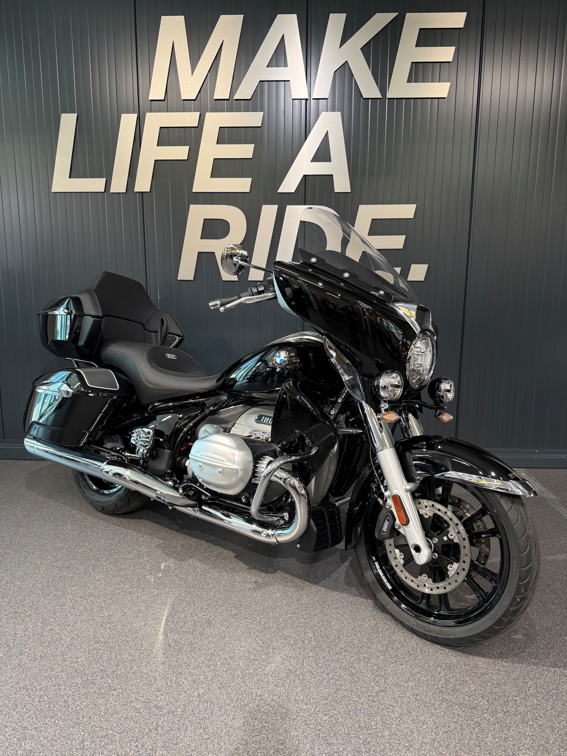 BMW R 18 Transcontinental-showroom-element-1