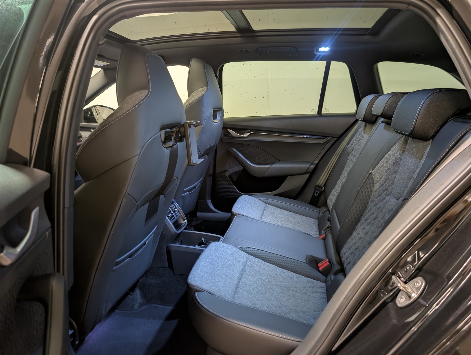 SKODA Octavia Combi 1.5 eTSI mHEV DSG Sportline | PANO | AHK-image-10