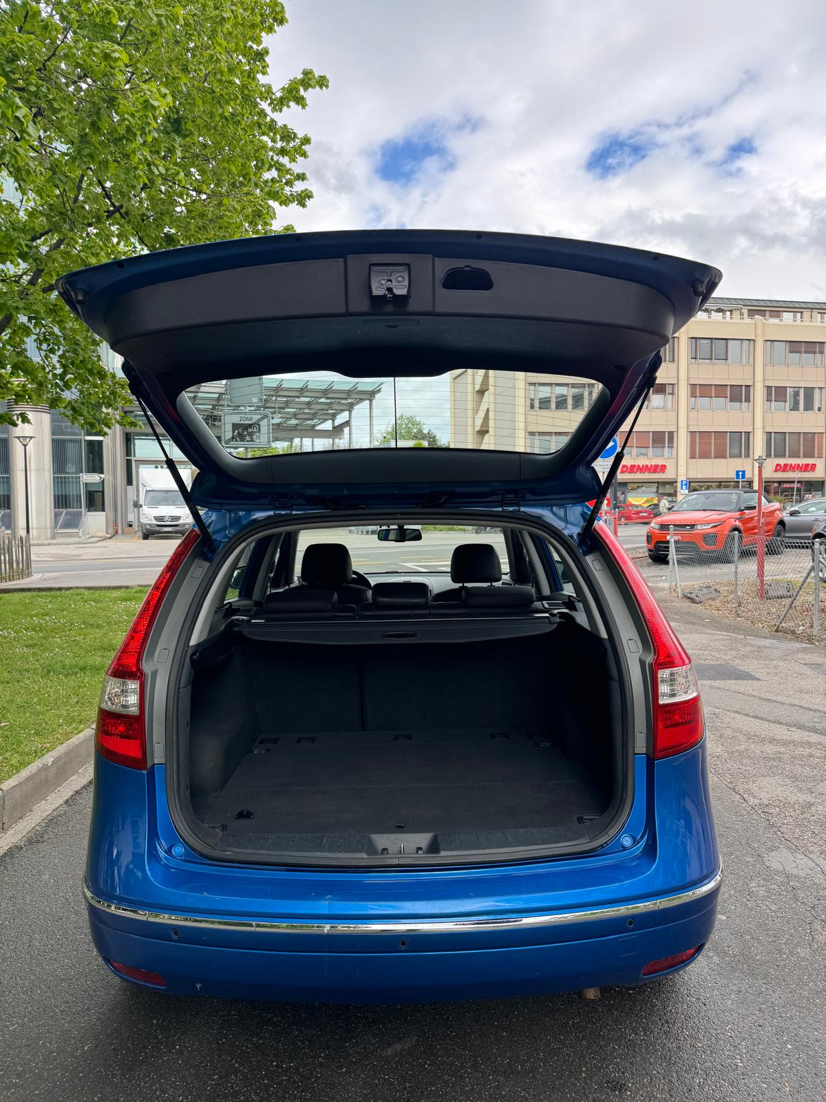 HYUNDAI i30 Wagon 2.0 Premium Automatic-image-9