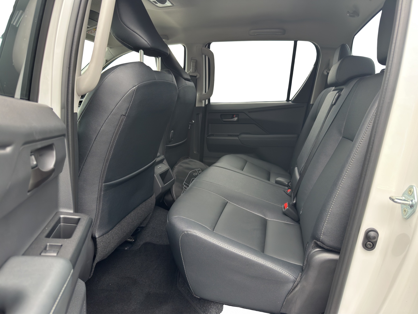TOYOTA Hilux Double Cab.-Pick-up 59KWh Style-image-4