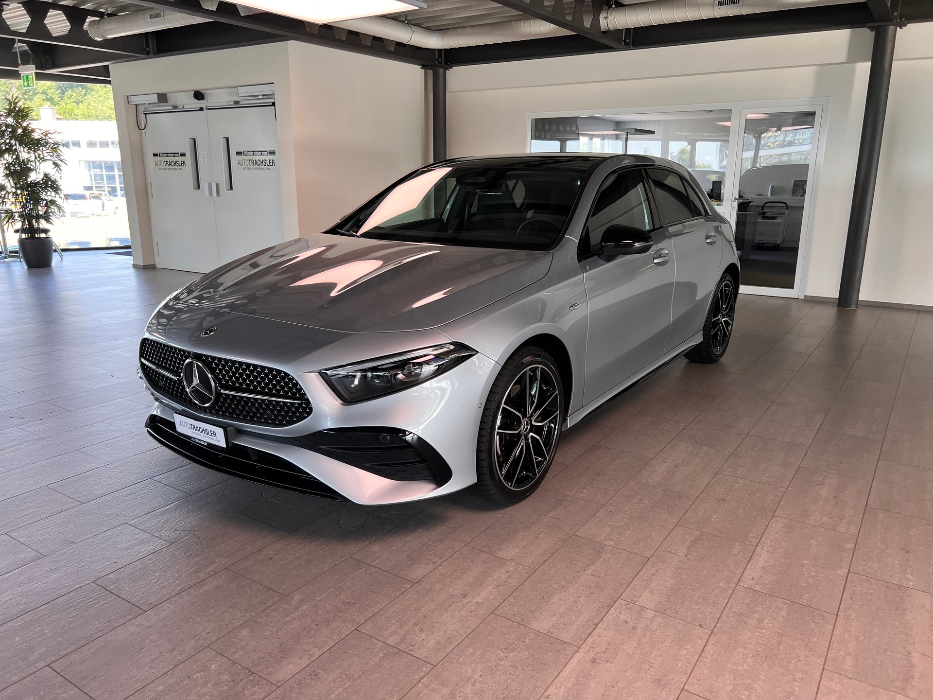 MERCEDES-BENZ A 250 e EQ Star 8G-DCT-image-3