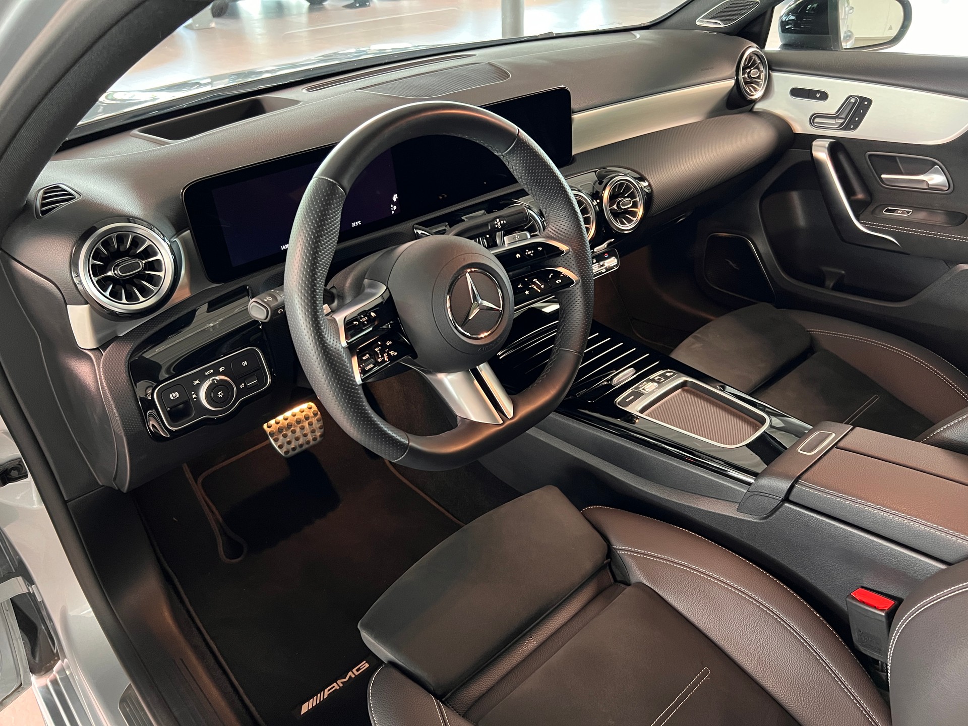 MERCEDES-BENZ A 250 e EQ Star 8G-DCT-image-9