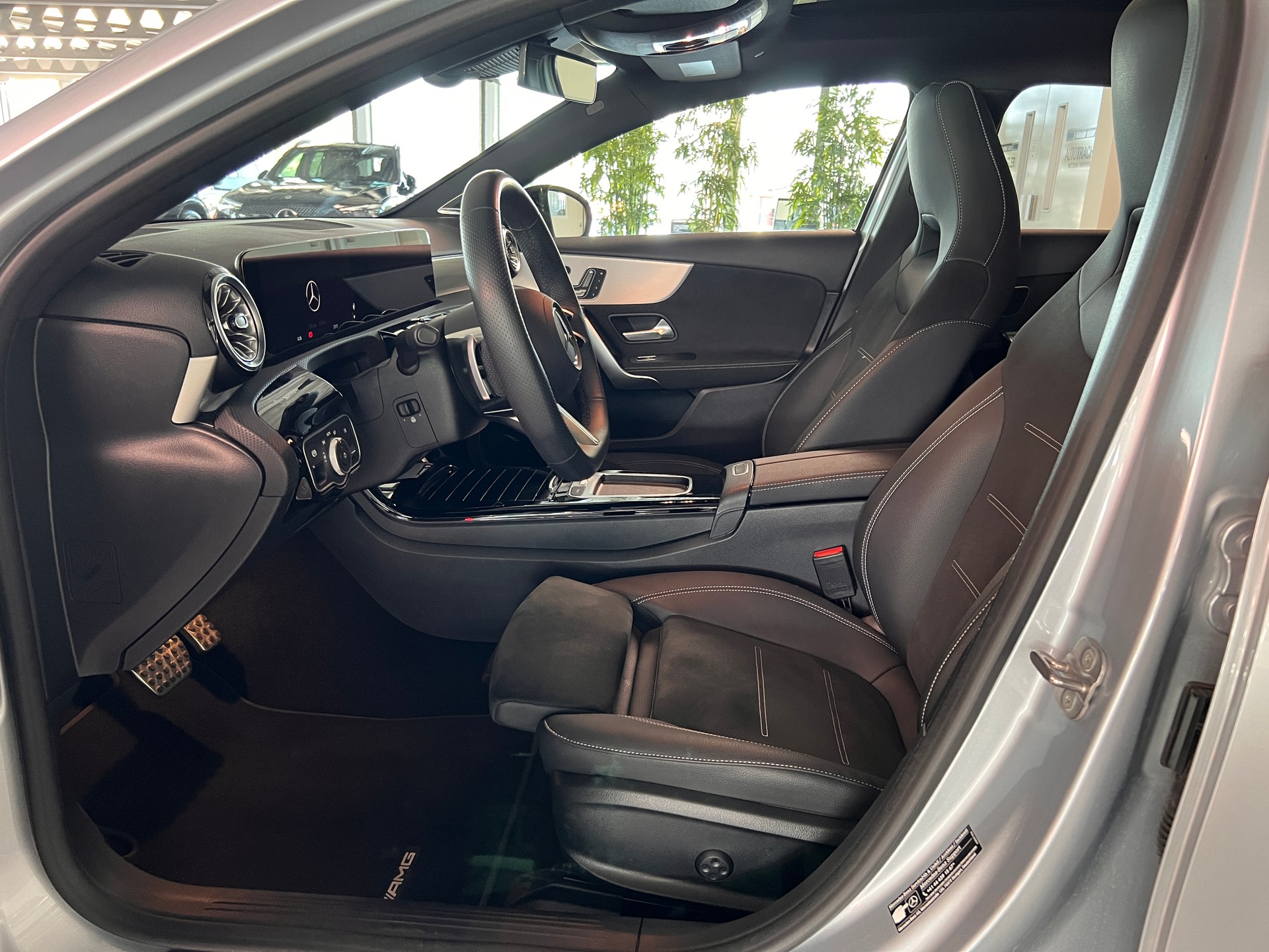 MERCEDES-BENZ A 250 e EQ Star 8G-DCT-image-8