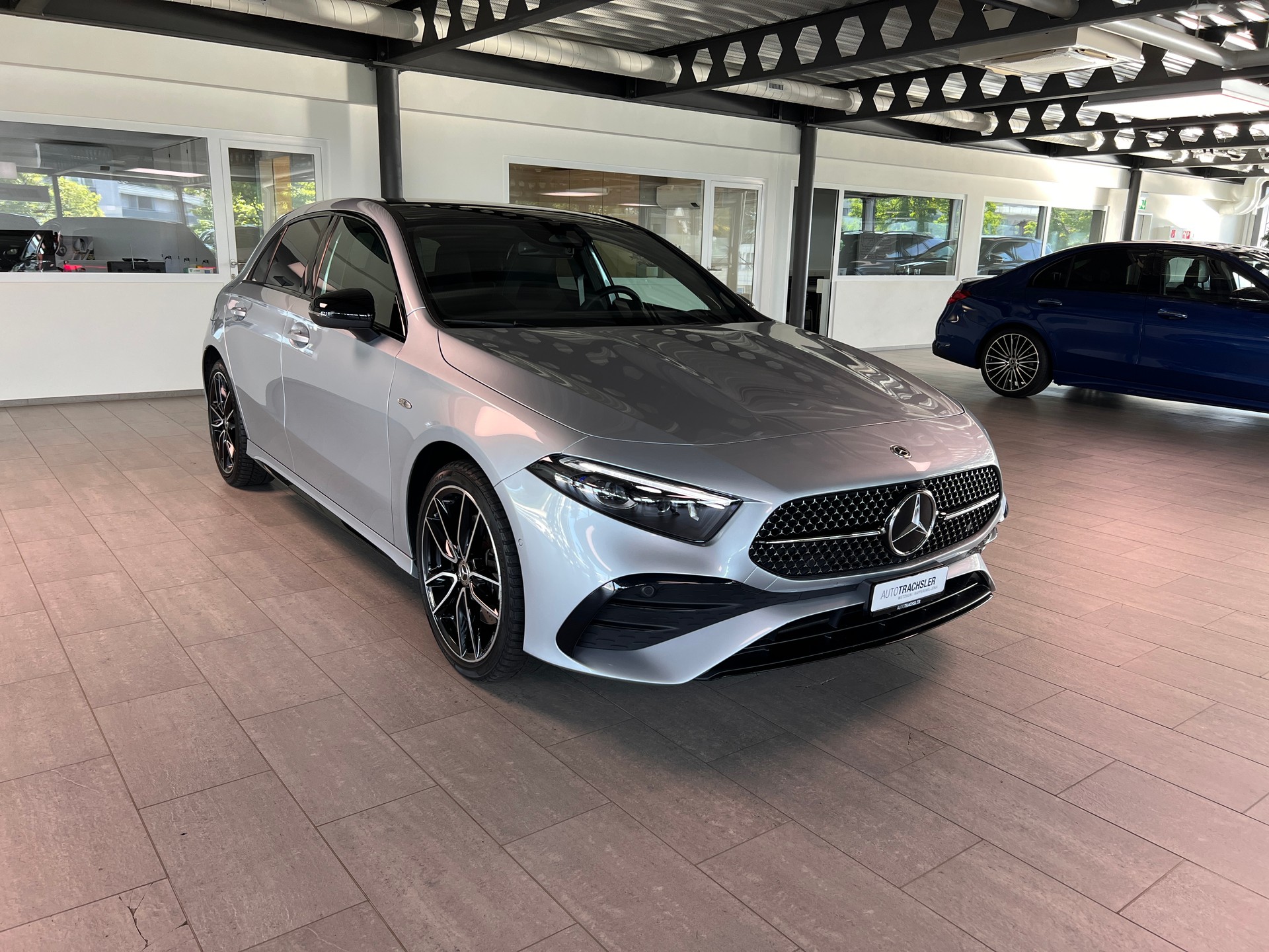 MERCEDES-BENZ A 250 e EQ Star 8G-DCT-image-2