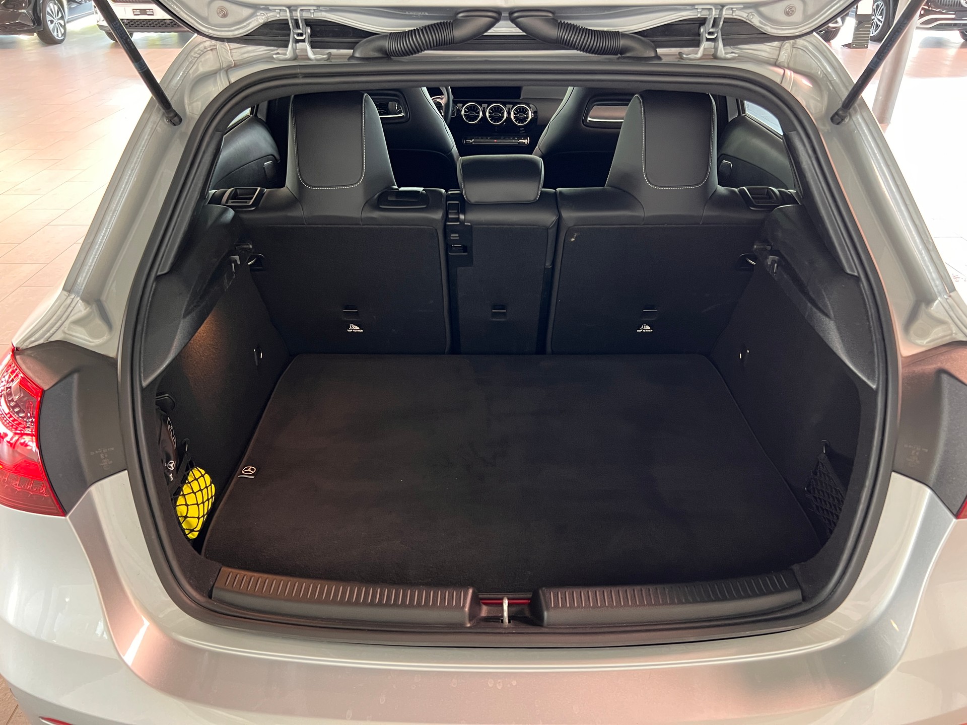 MERCEDES-BENZ A 250 e EQ Star 8G-DCT-image-6