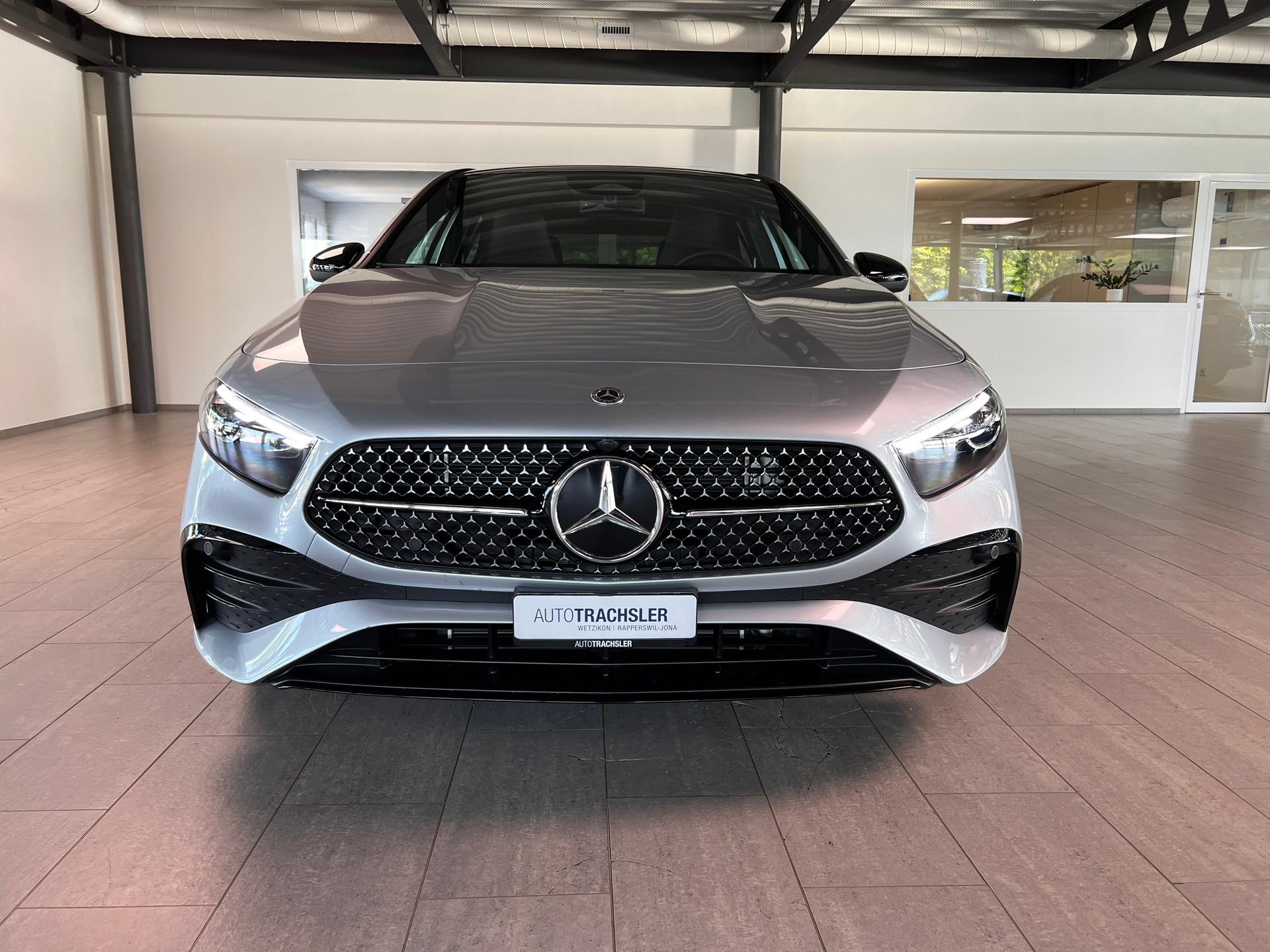 MERCEDES-BENZ A 250 e EQ Star 8G-DCT-image-1