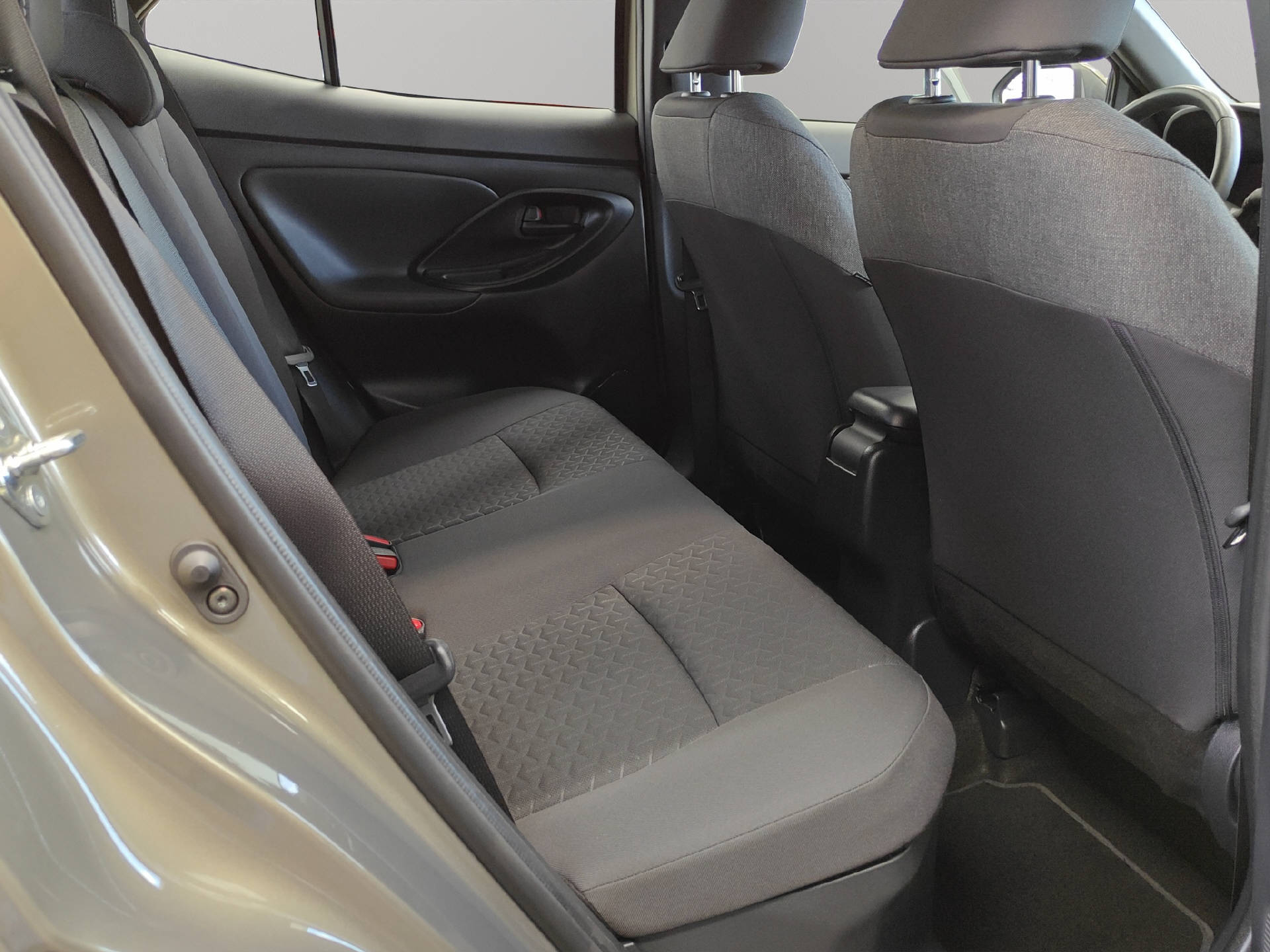 TOYOTA Yaris Cross 1.5 VVT-i HSD Trend AWD-i-image-6