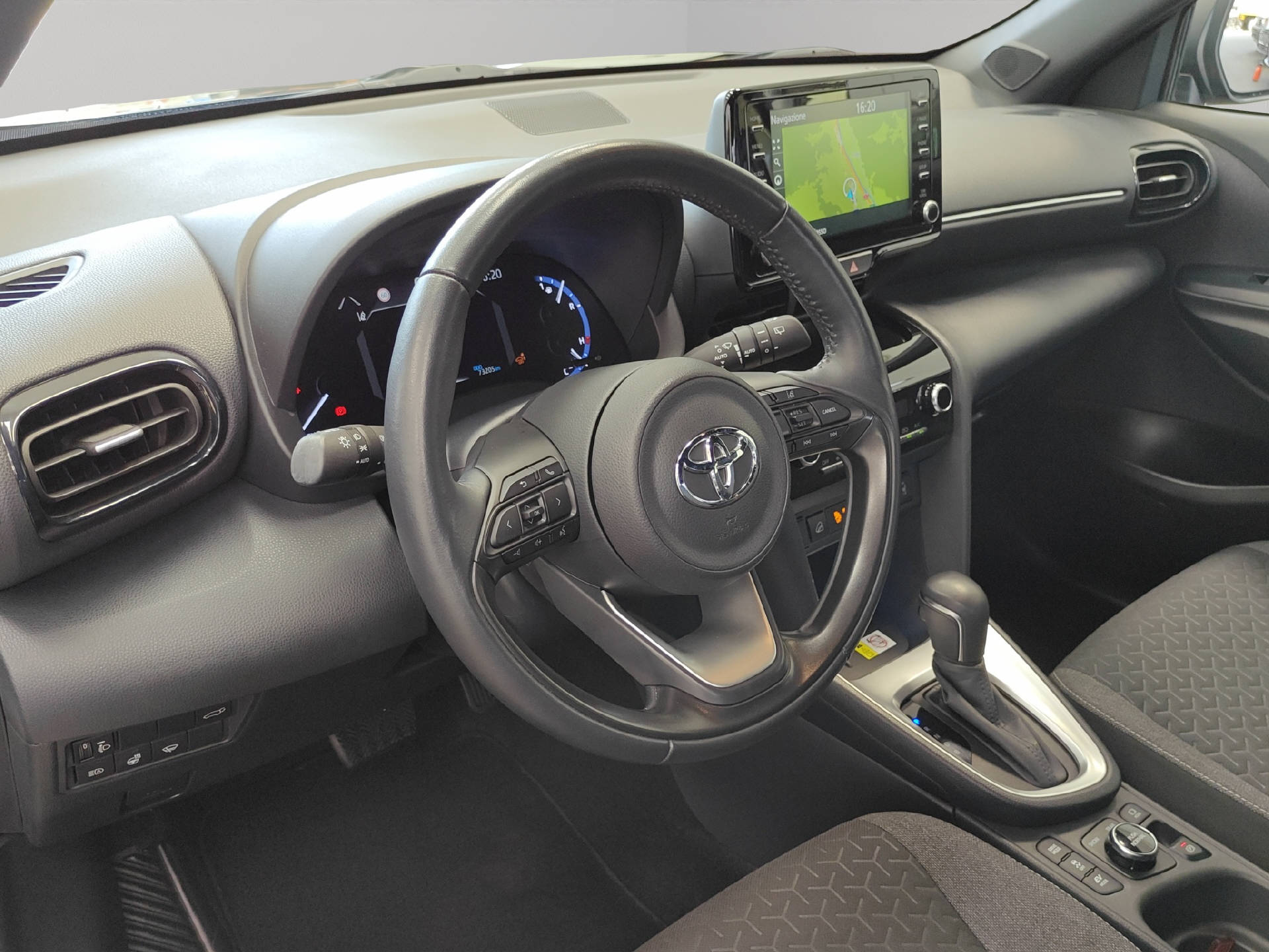 TOYOTA Yaris Cross 1.5 VVT-i HSD Trend AWD-i-image-13