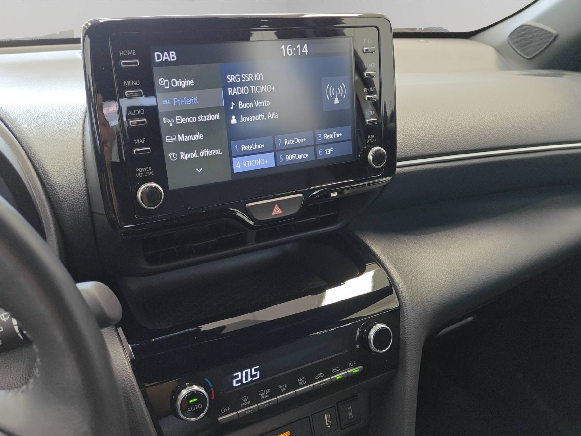 TOYOTA Yaris Cross 1.5 VVT-i HSD Trend AWD-i-image-11