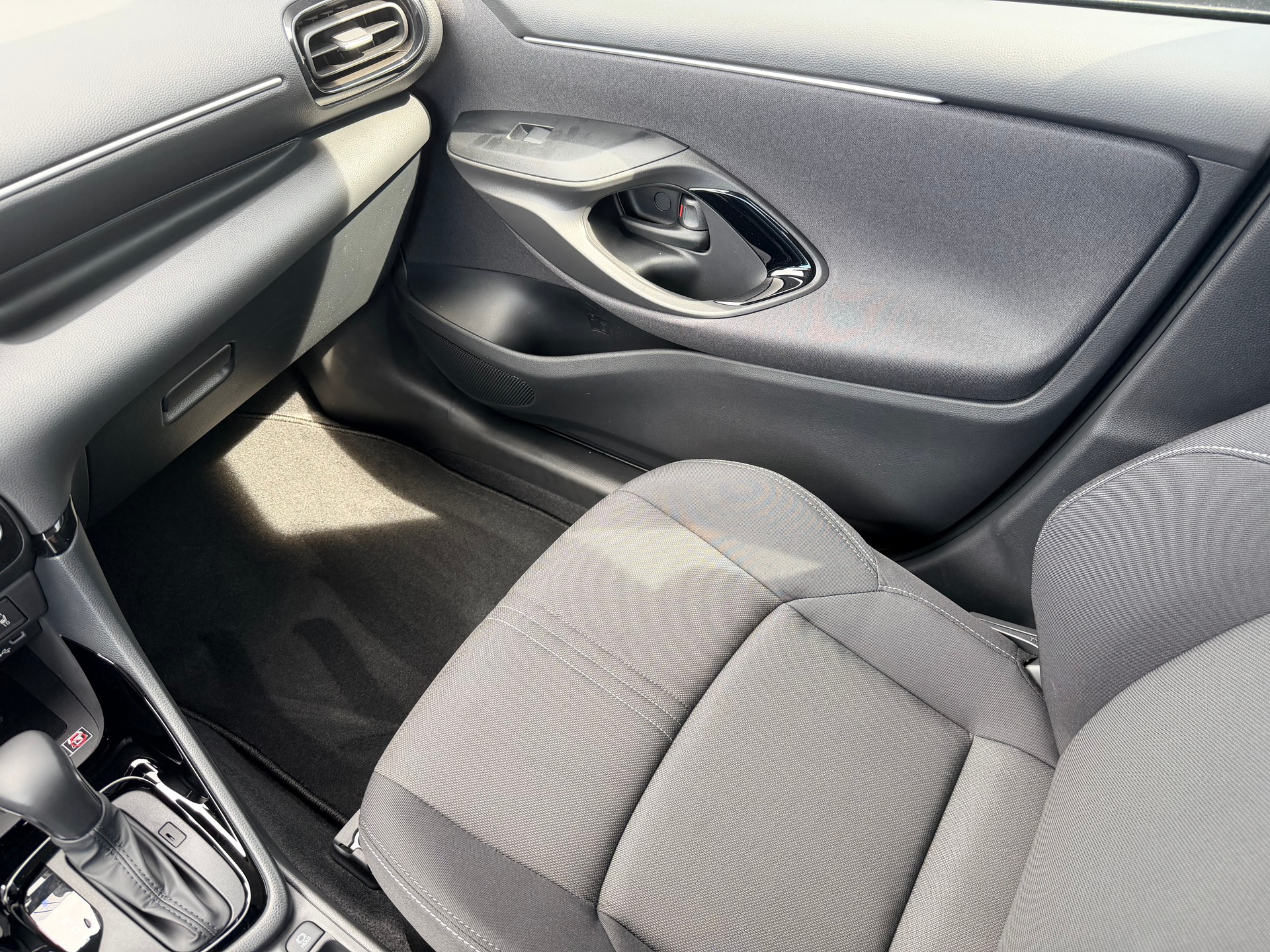 TOYOTA Yaris 1.5 Trend e-CVT-image-13