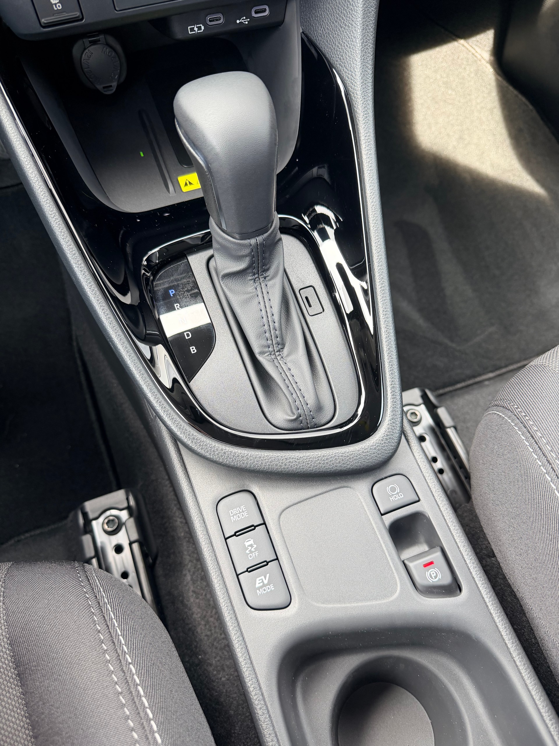 TOYOTA Yaris 1.5 Trend e-CVT-image-19